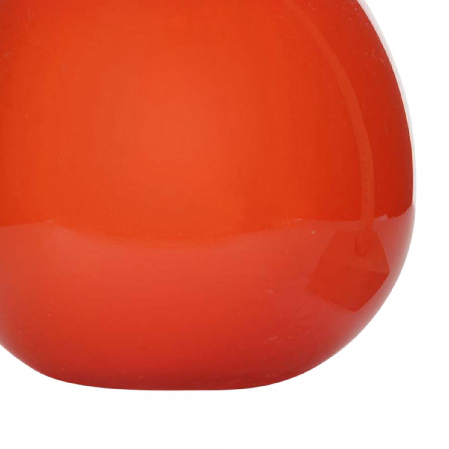 Scandinavian Mid-Century Red and White Glass Vase In condizioni buone in vendita a Queens, NY