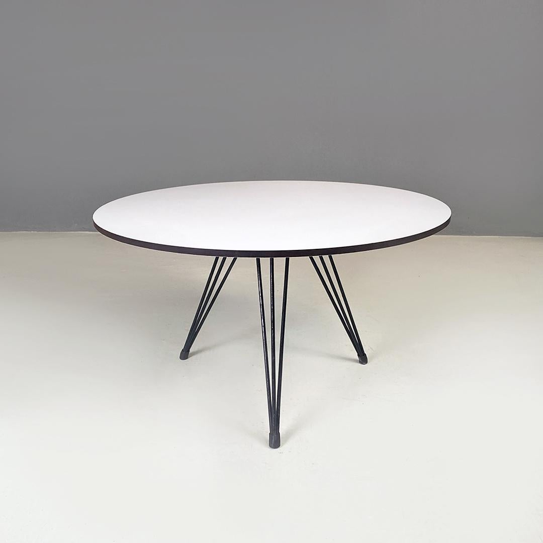 Scandinavian Midcentury Round White Laminate and Black Metal Coffee Table, 1960s In Good Condition For Sale In MIlano, IT