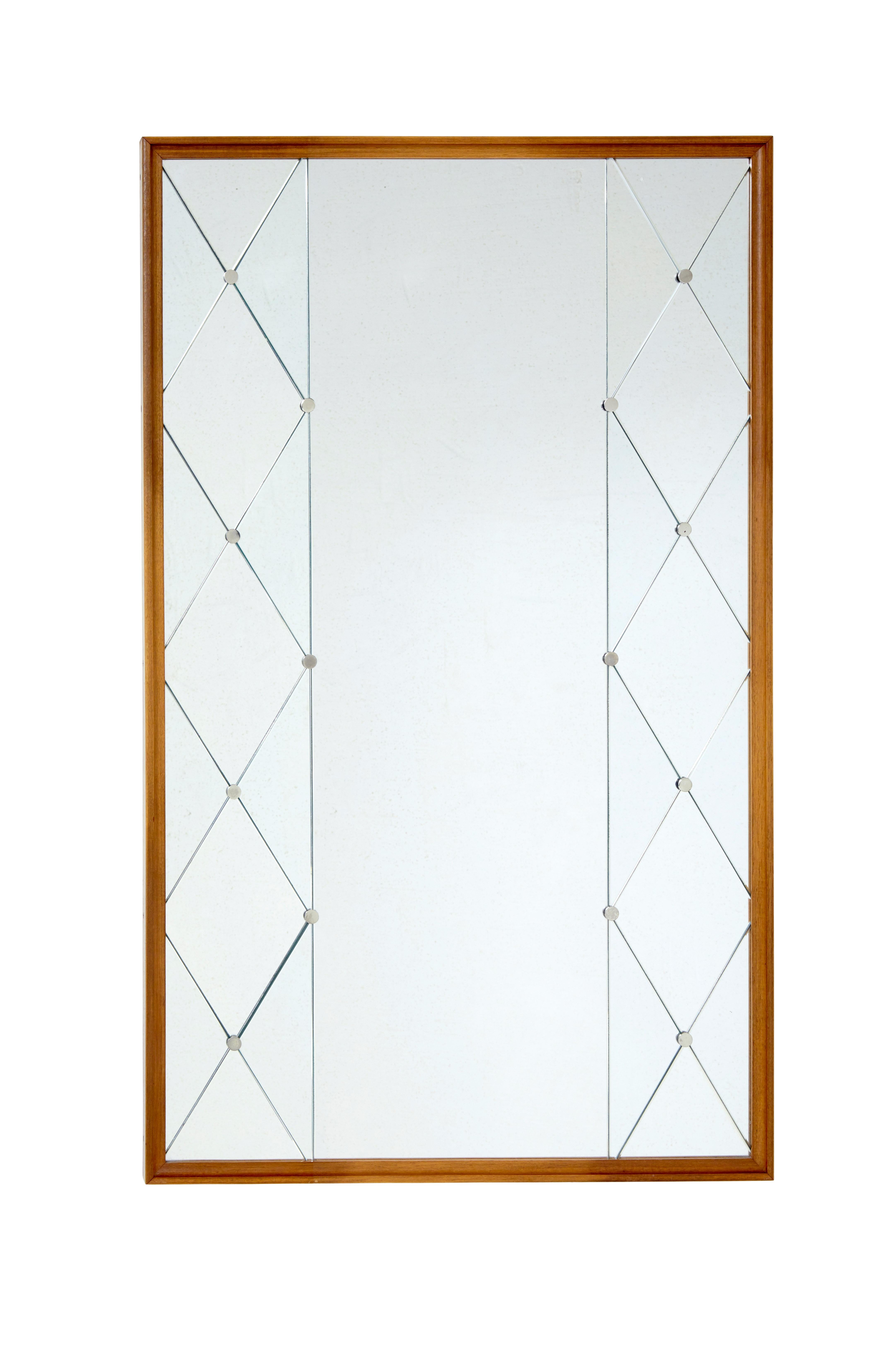 Mid-Century Modern Miroir mural arlequin segmenté scandinave du milieu du siècle dernier en vente