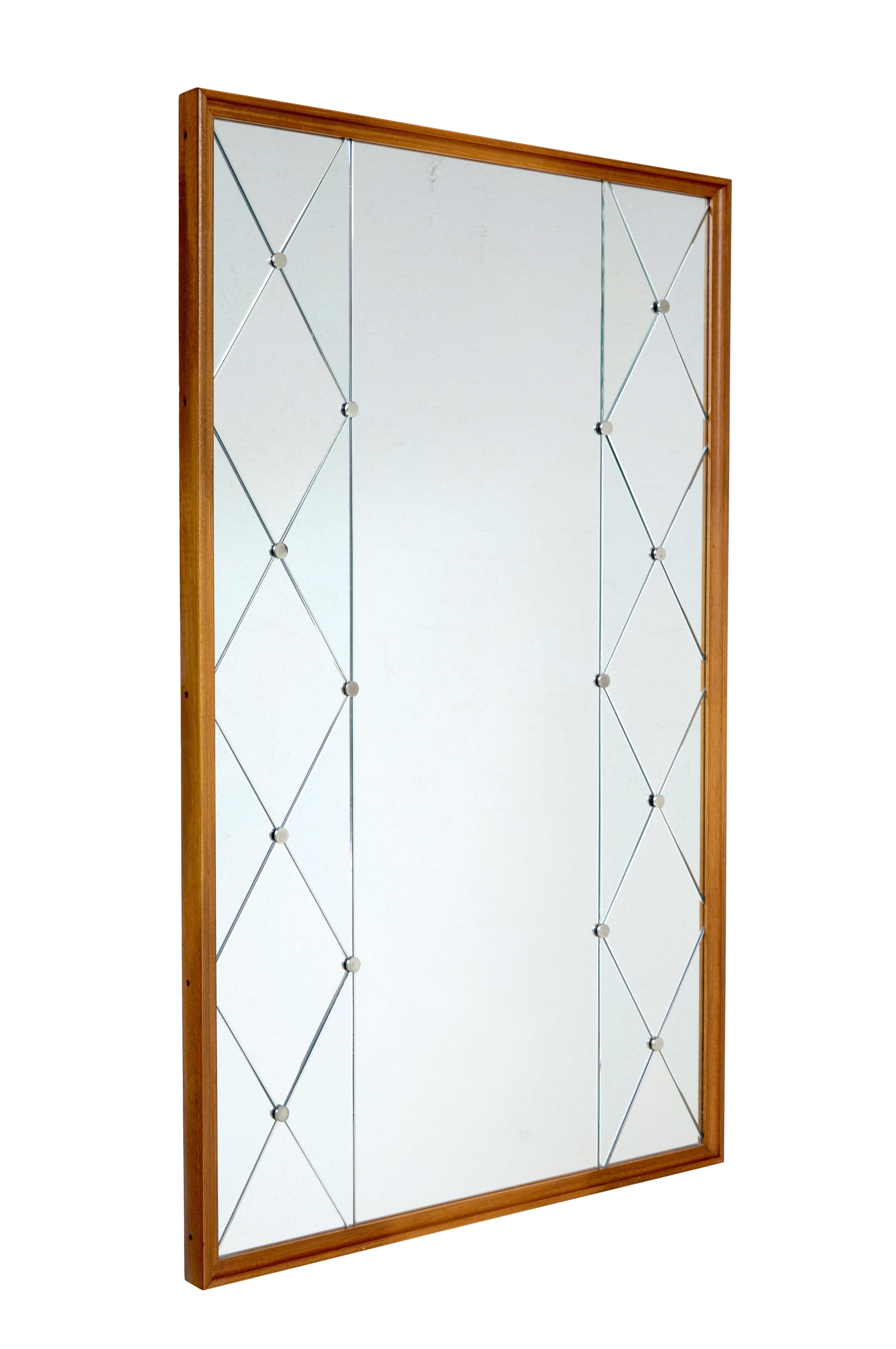 Suédois Miroir mural arlequin segmenté scandinave du milieu du siècle dernier en vente