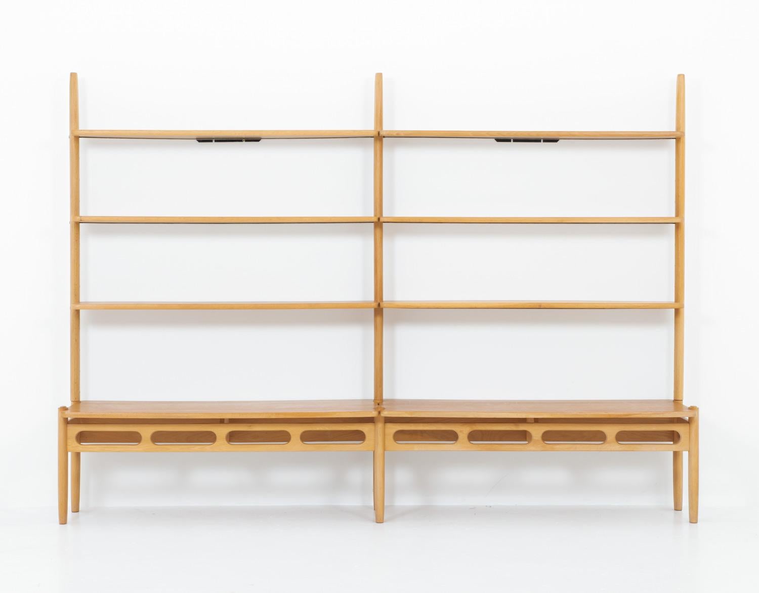 A beautiful shelving unit designed by William Watting for AS Mikael Laursen (Denmark).
This piece is made of solid oak and consists of a free standing bottom shelf and wall-mounted top shelves, resting on the bottom shelf's rear legs.

Condition: