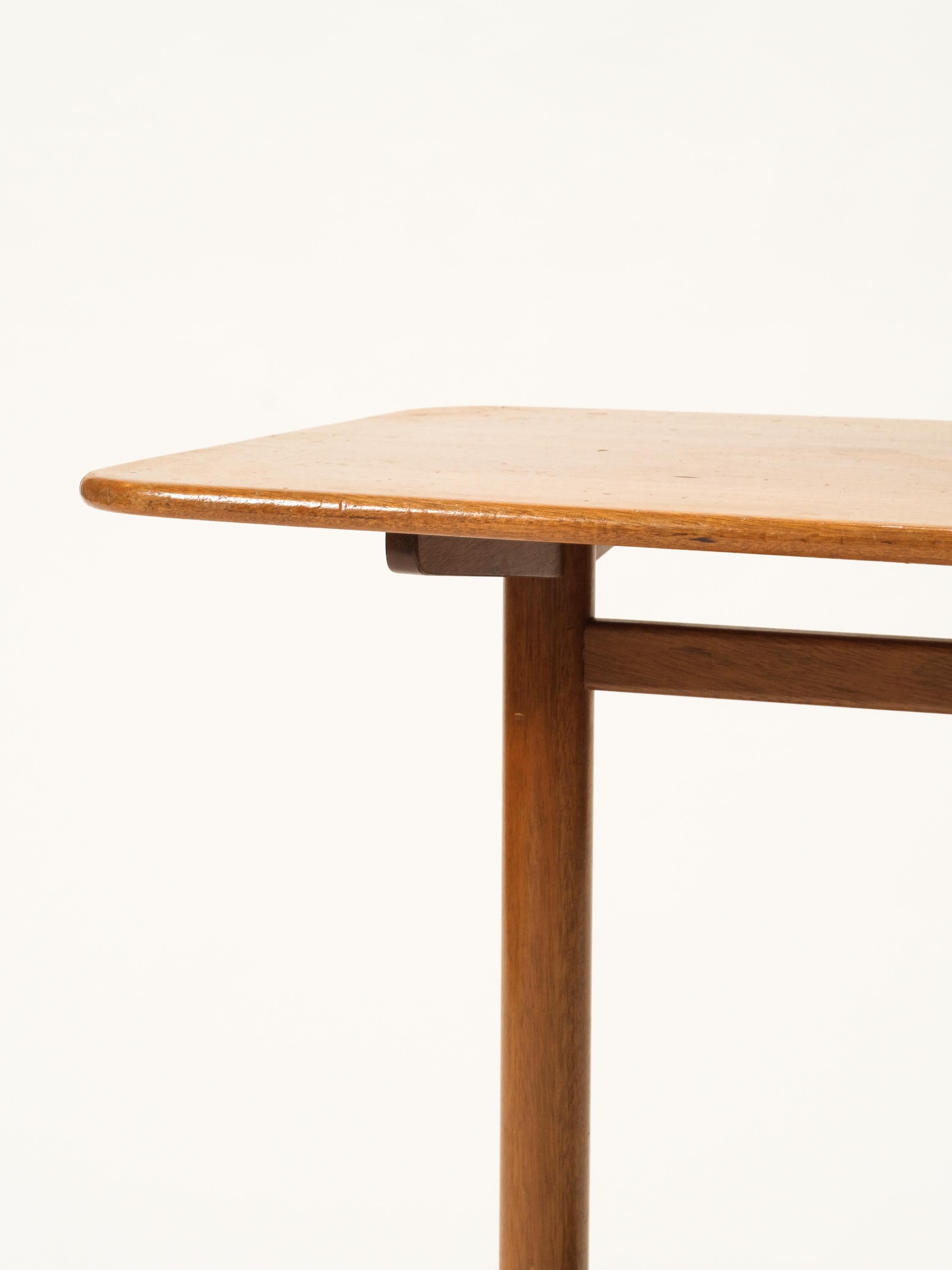 Tavolino scandinavo di metà secolo In condizioni discrete in vendita a Karis, Nyland