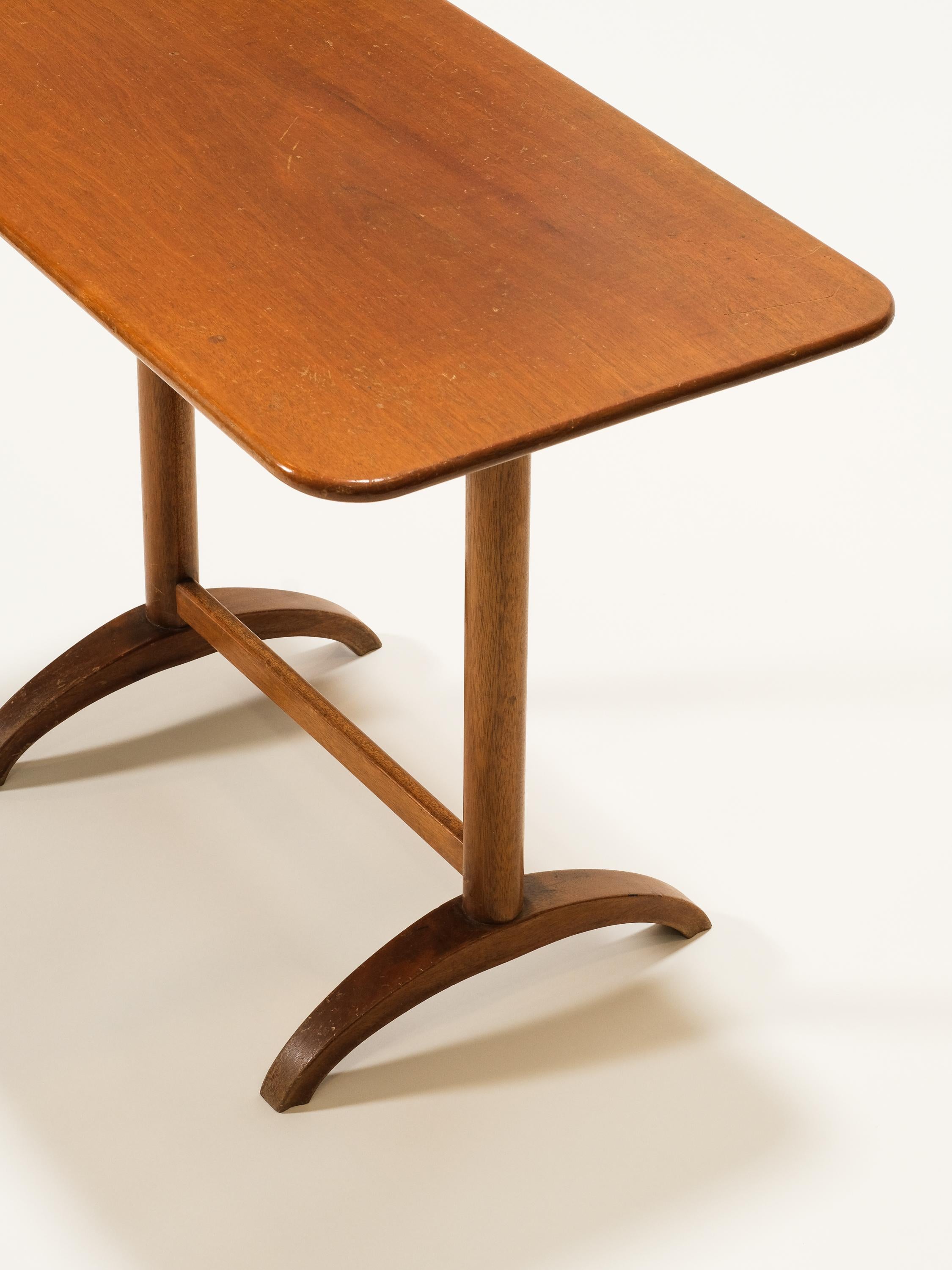 Faggio Tavolino scandinavo di metà secolo in vendita