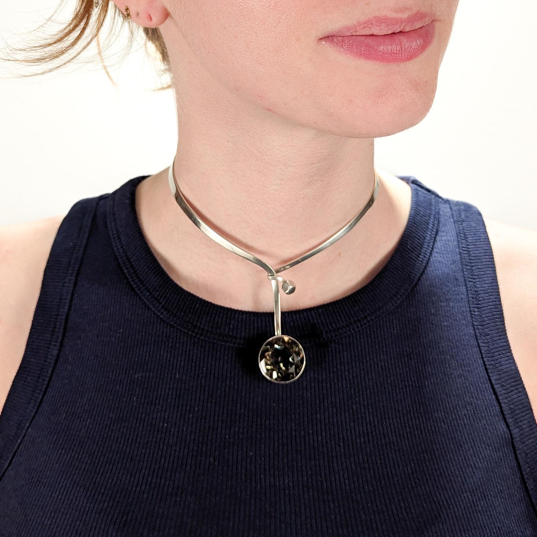 Moderno Collana girocollo scandinava in argento e topazio fumé di Gert Thysell, metà del secolo scorso in vendita