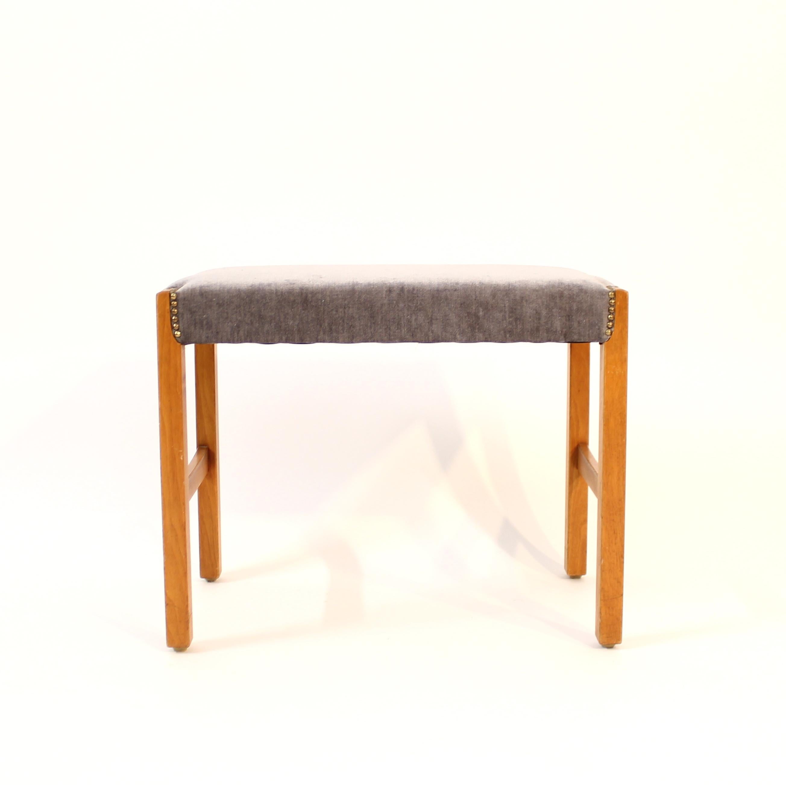 Scandinavian Modern Scandinavian mid-century stool / piano stool in the style of Josef Frank, 1950s For Sale