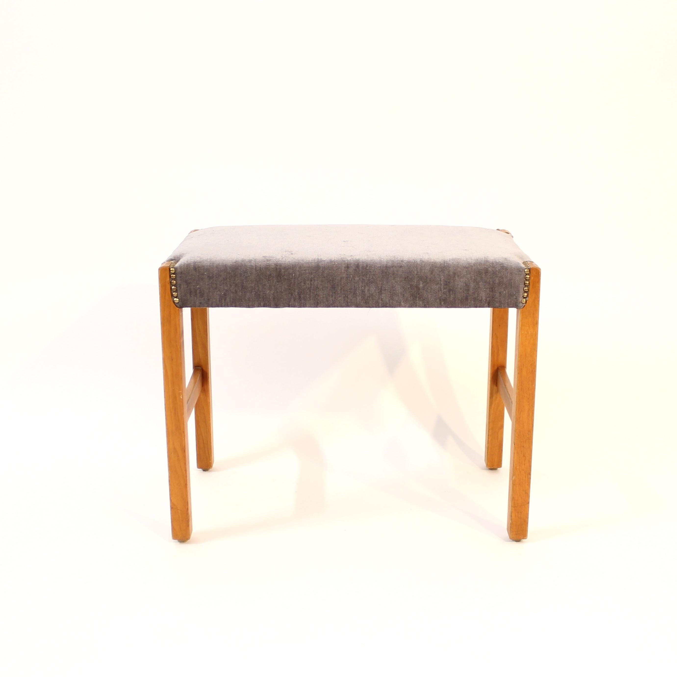 Swedish Scandinavian mid-century stool / piano stool in the style of Josef Frank, 1950s For Sale