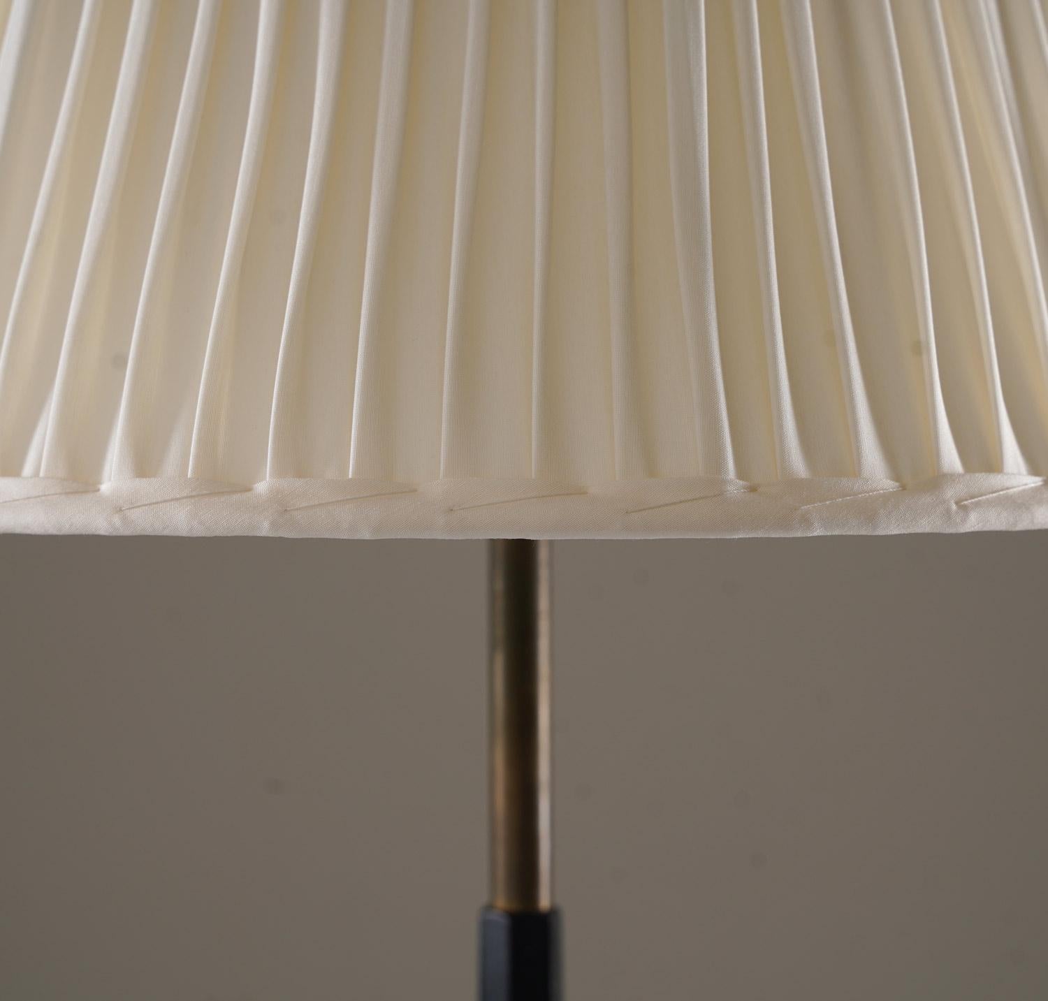 Scandinave moderne Lampe de table scandinave mi-siècle par ASEA en vente