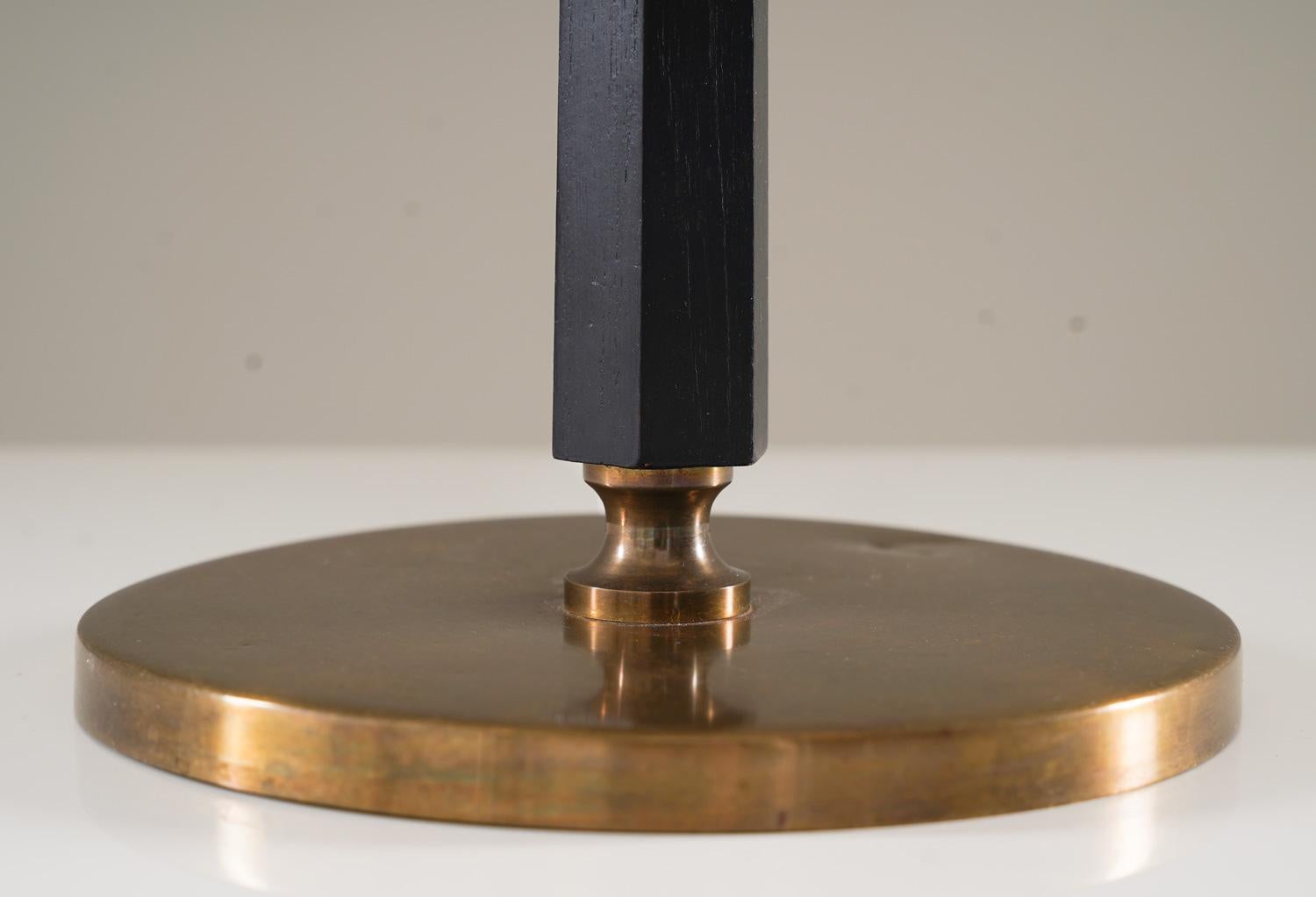 Laiton Lampe de table scandinave mi-siècle par ASEA en vente