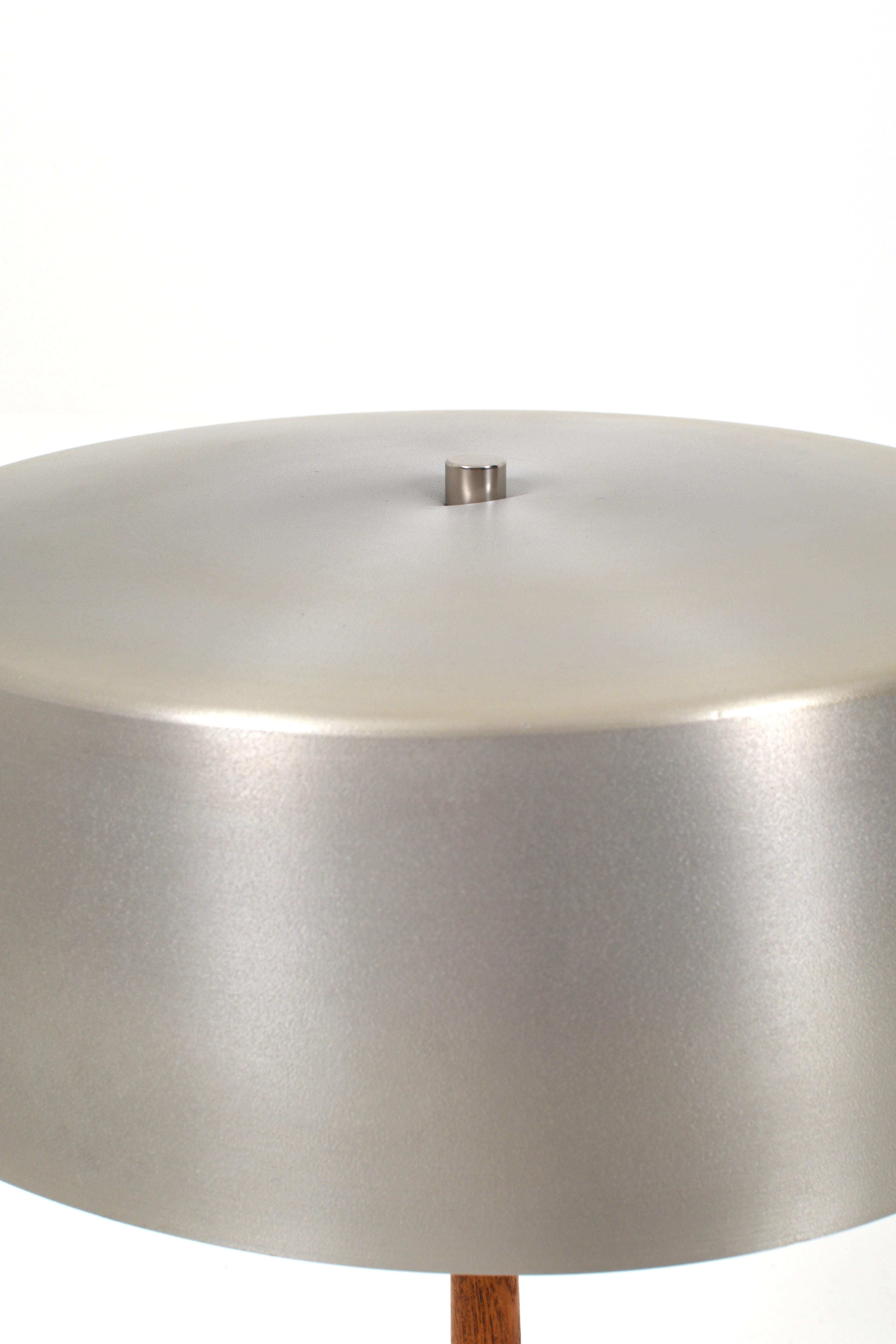 Aluminium Lampe de table scandinave du milieu du siècle par Svend Aage Holm Sørensen pour ASEA en vente