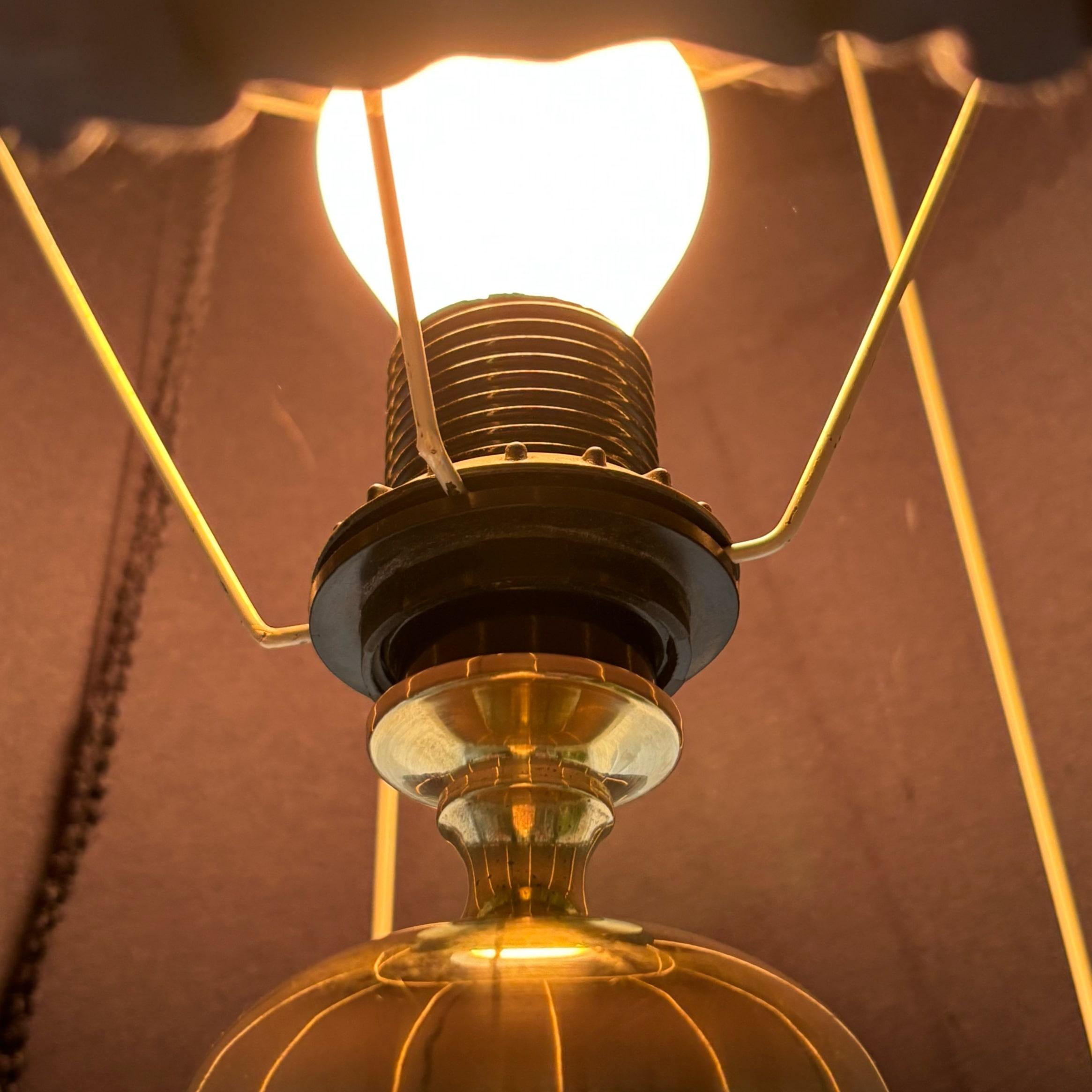 Lampe de table scandinave du milieu du siècle dernier modèle 705 avec sphères en laiton, Suède, années 1960 en vente 3