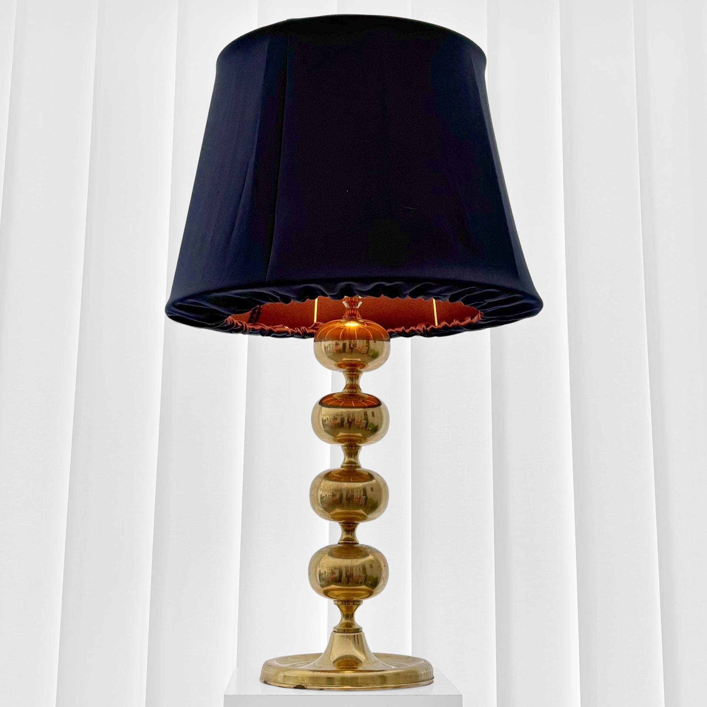 Scandinave moderne Lampe de table scandinave du milieu du siècle dernier modèle 705 avec sphères en laiton, Suède, années 1960 en vente