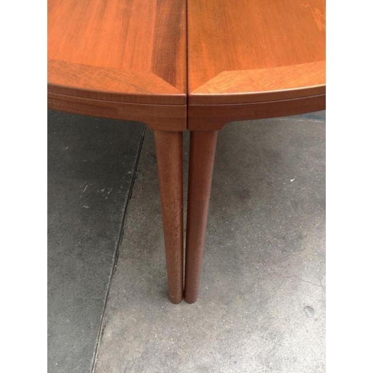 Bois Table de salle à manger scandinave en teck du milieu du siècle en vente