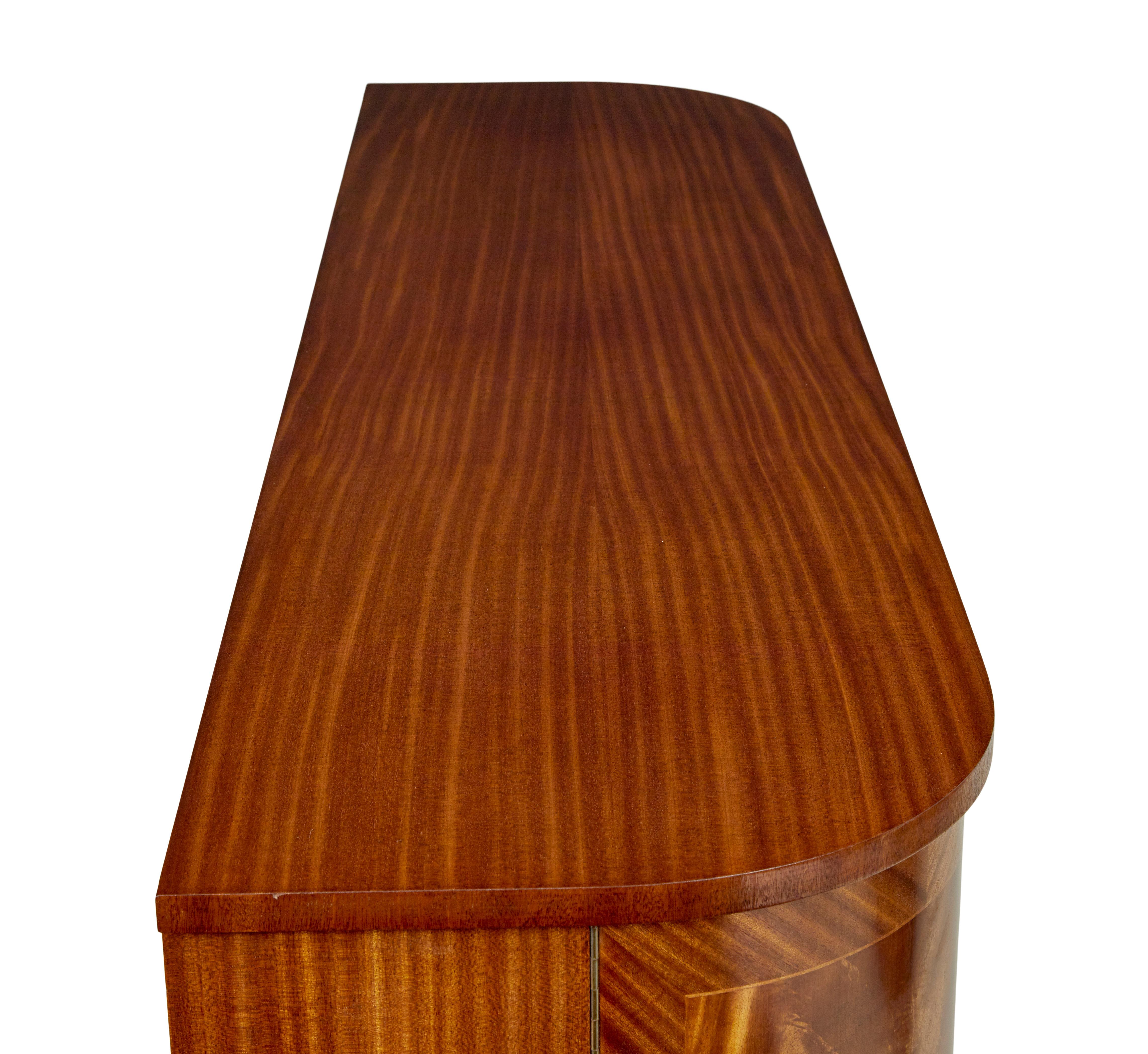 Credenza scandinava di metà secolo in teak intarsiato in vendita 3