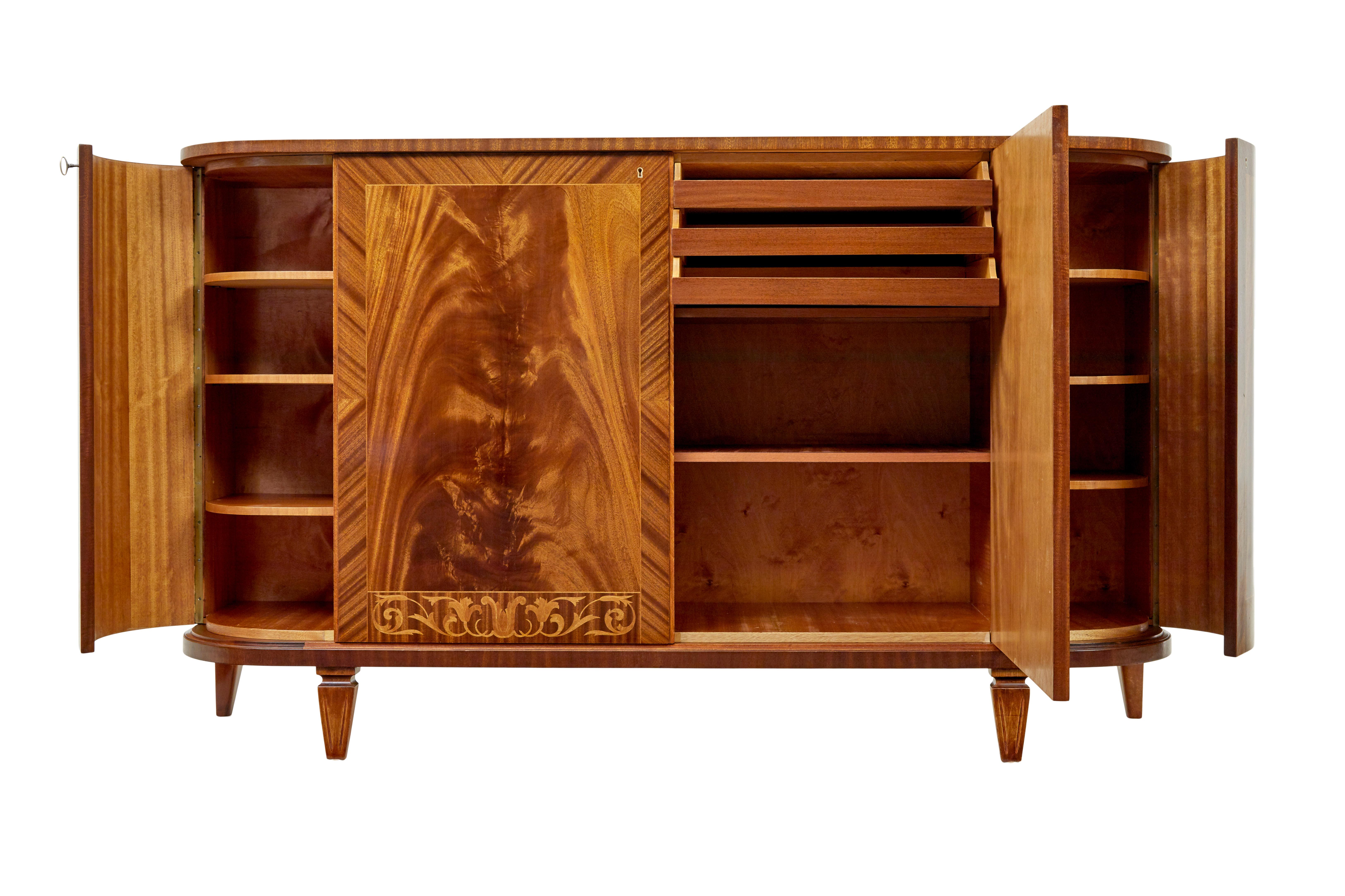 Mid-Century moderno Credenza scandinava di metà secolo in teak intarsiato in vendita