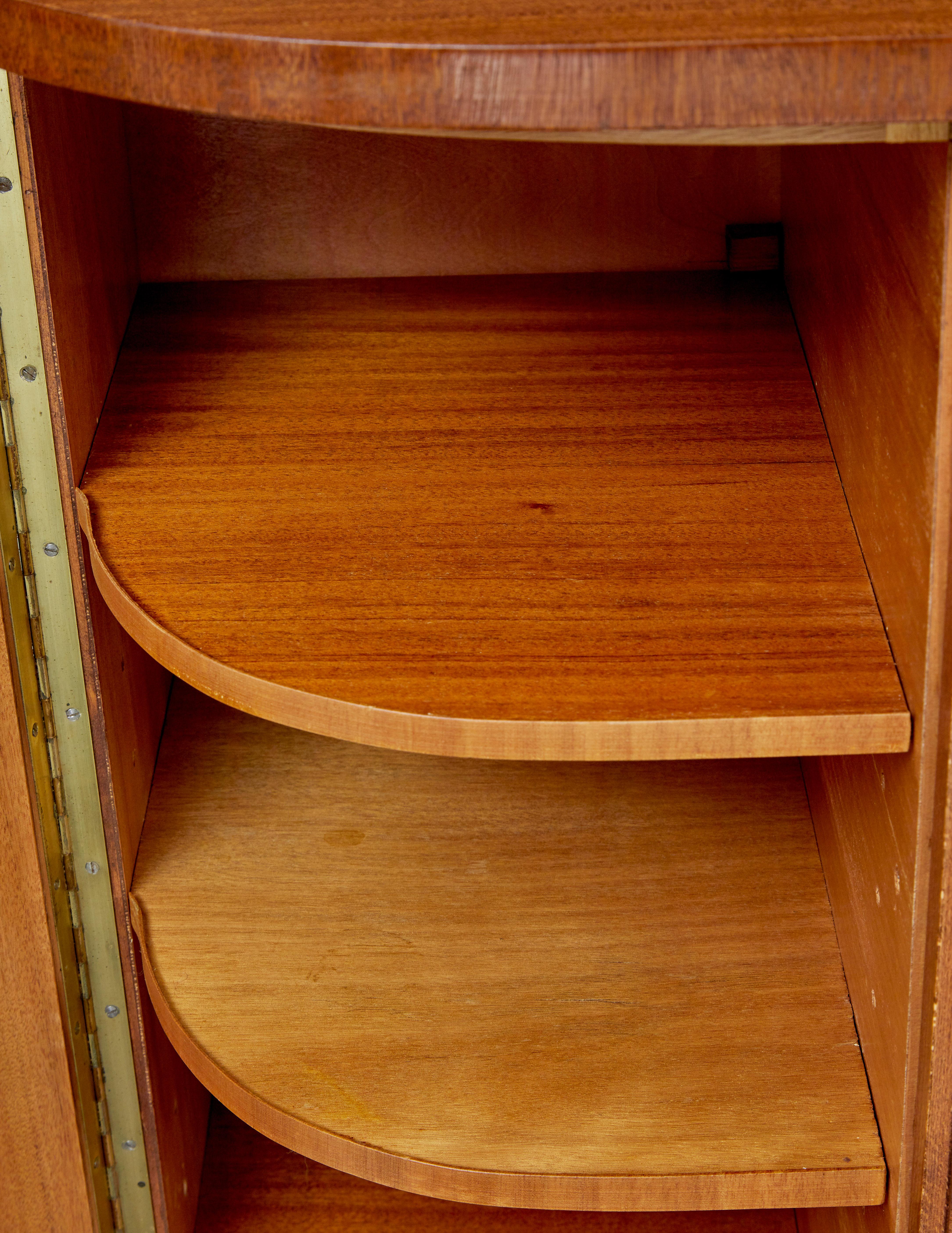 Betulla Credenza scandinava di metà secolo in teak intarsiato in vendita