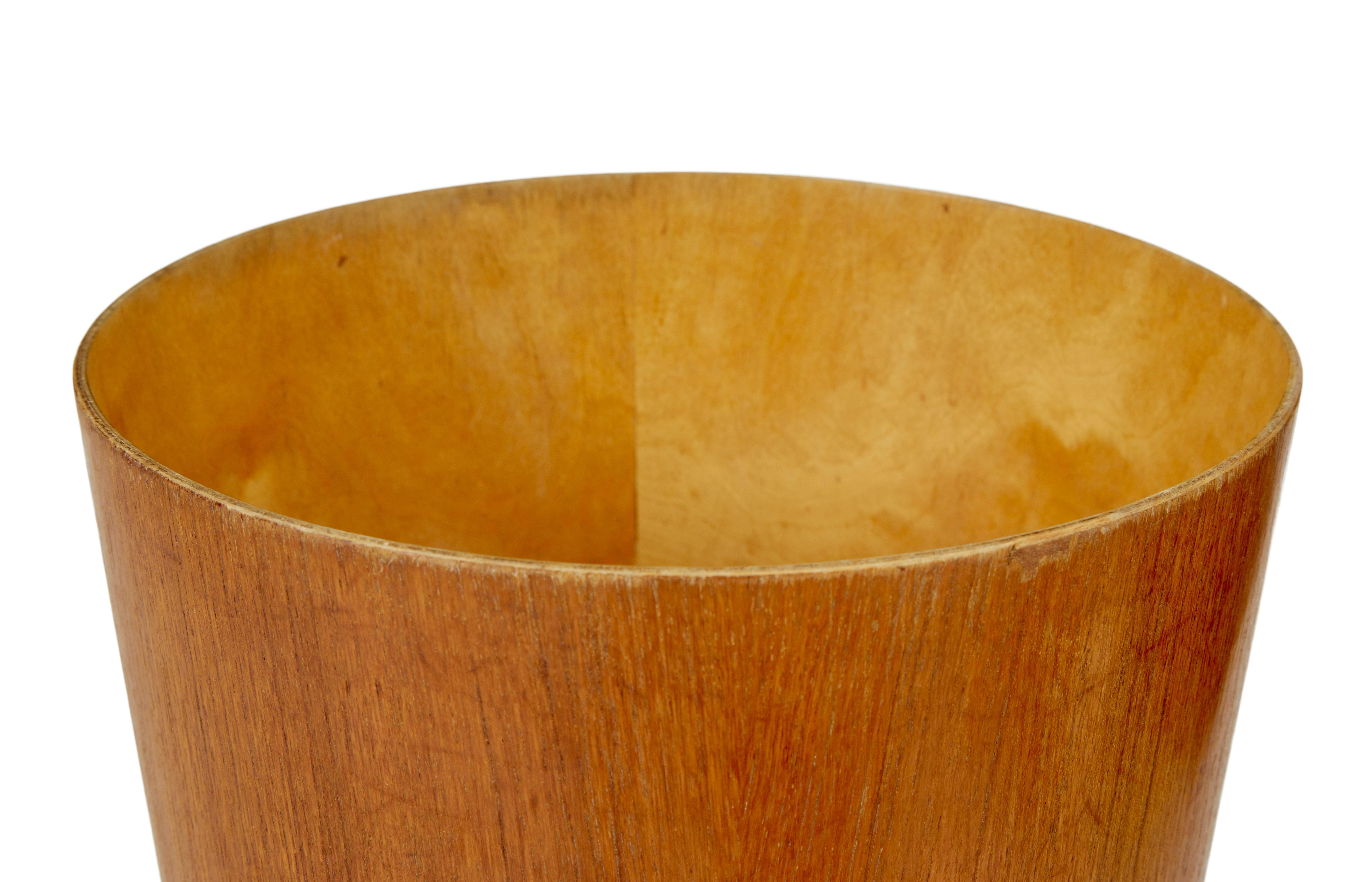 Fatto a mano Cestino scandinavo di metà secolo in legno di teak Servex in vendita