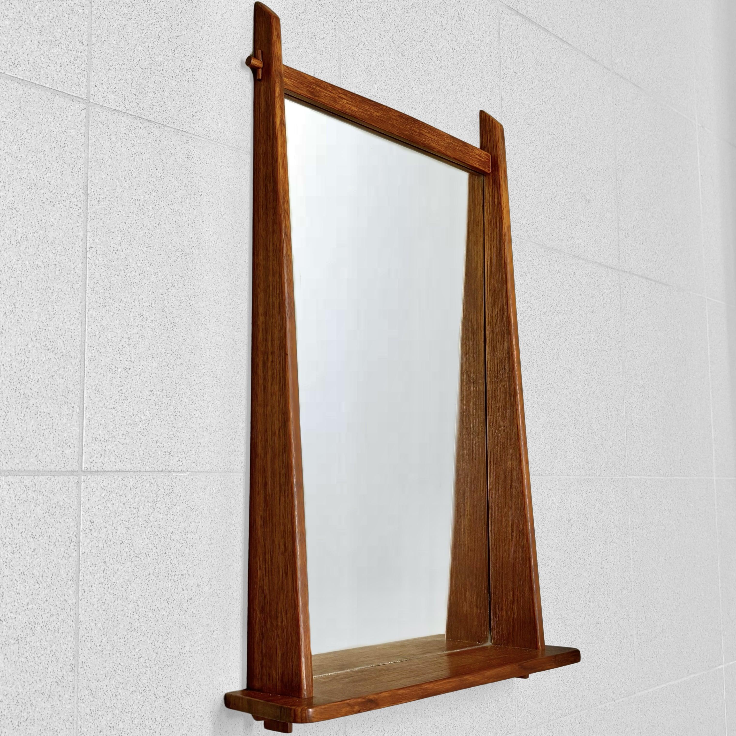 Scandinave moderne Miroir mural scandinave en teck du milieu du siècle avec étagère, Suède, années 1950 en vente