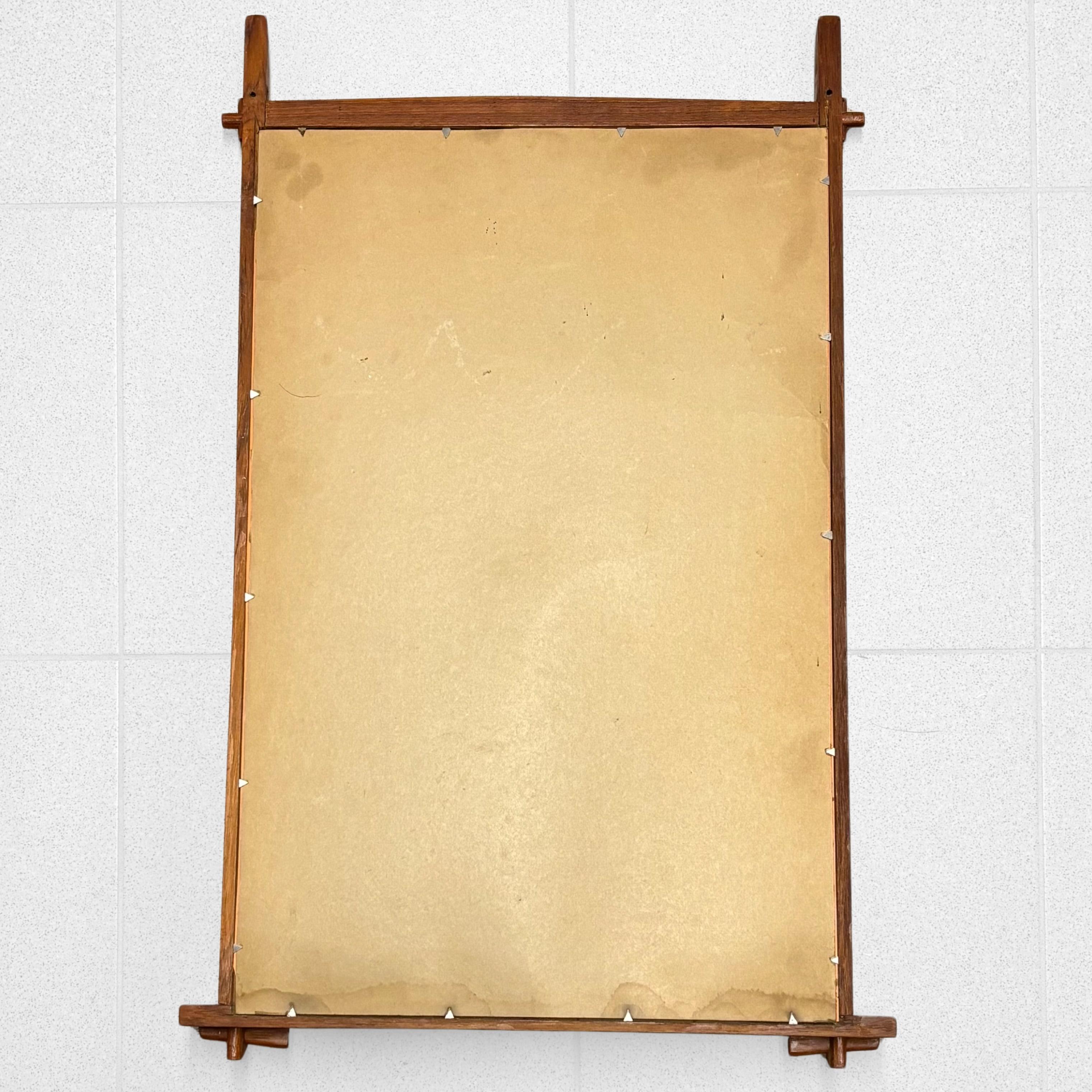 Verre Miroir mural scandinave en teck du milieu du siècle avec étagère, Suède, années 1950 en vente
