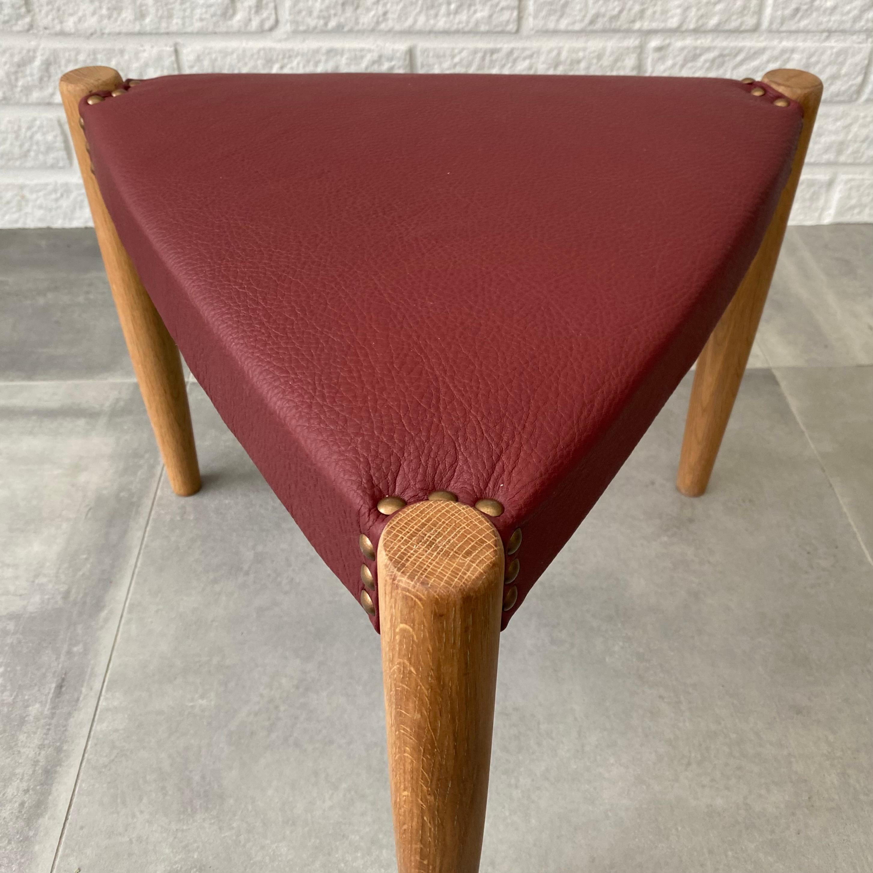 Swedish Scandinavian mid-century triangular stool, oak and leather, Sweden, 1960s For Sale