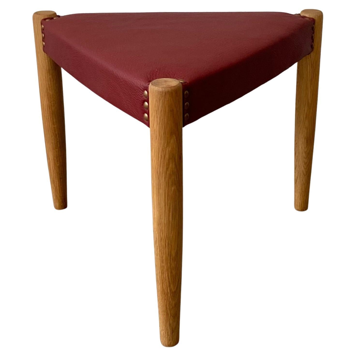 Scandinavian mid-century triangular stool, oak and leather, Sweden, 1960s For Sale