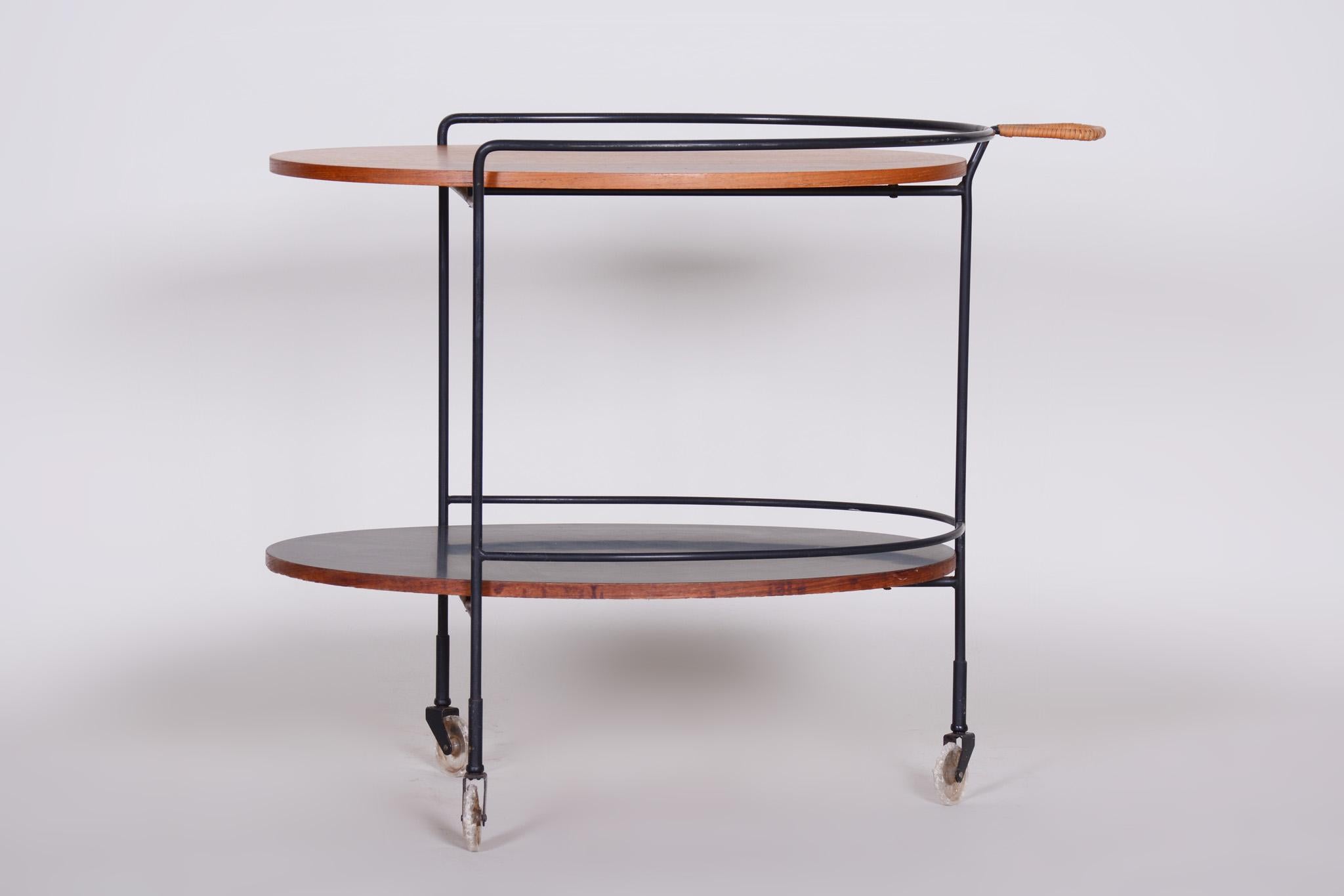 Trolley (Serving table), Scandinavia
Original very well preserved condition
Period: 1960-1969
Material: Metal, rattan, Palisander.





                 