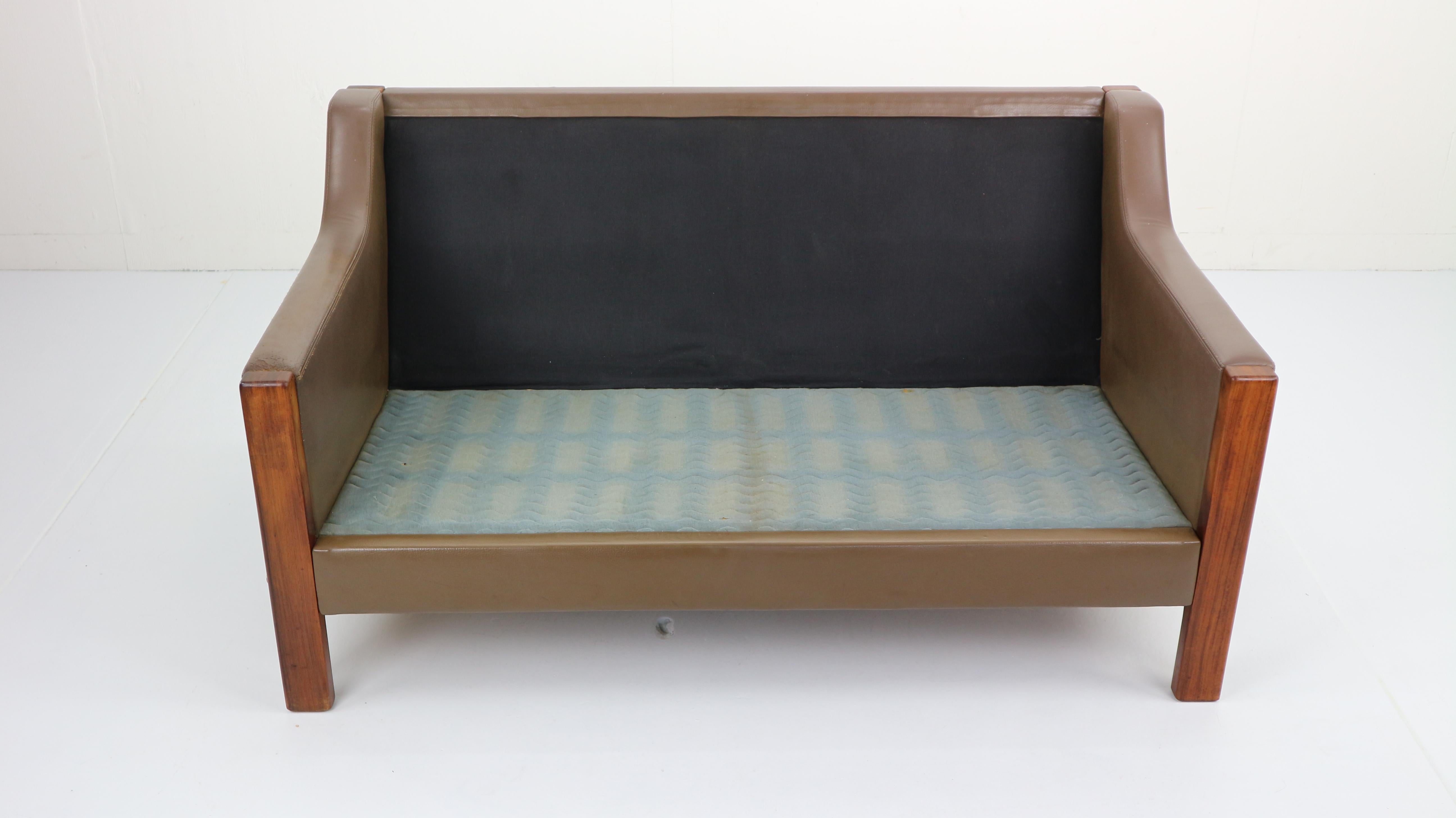 Scandinavian Midcentury Two-Seat Leather Sofa and Rosewood, 1970s 10