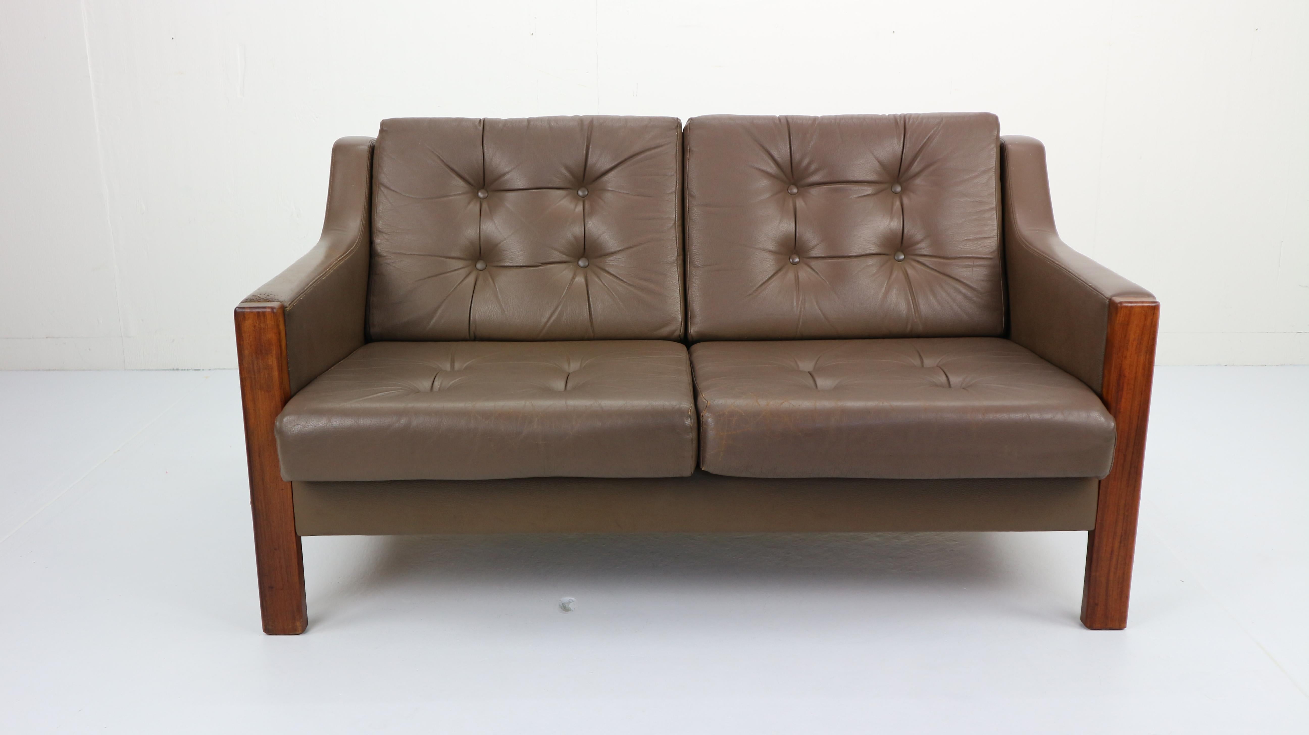 Scandinavian Midcentury Two-Seat Leather Sofa and Rosewood, 1970s In Good Condition In The Hague, NL