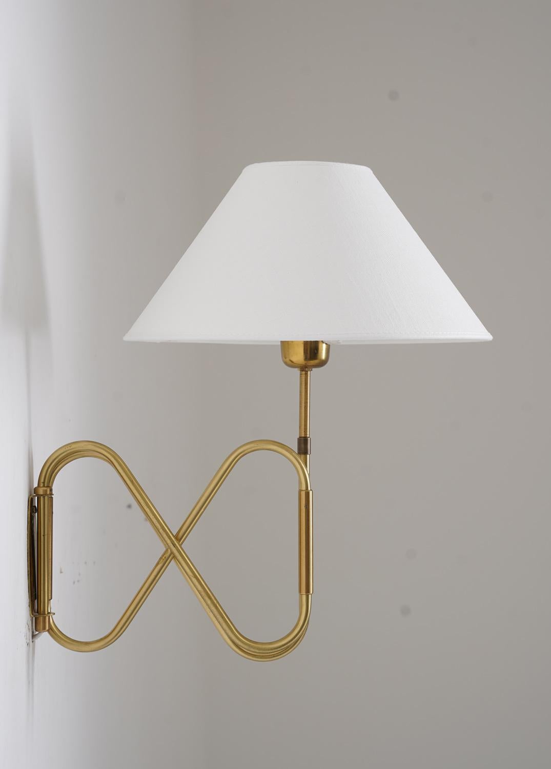 Lámpara de pared escandinava de mediados de siglo by ASTRA Escandinavo moderno en venta