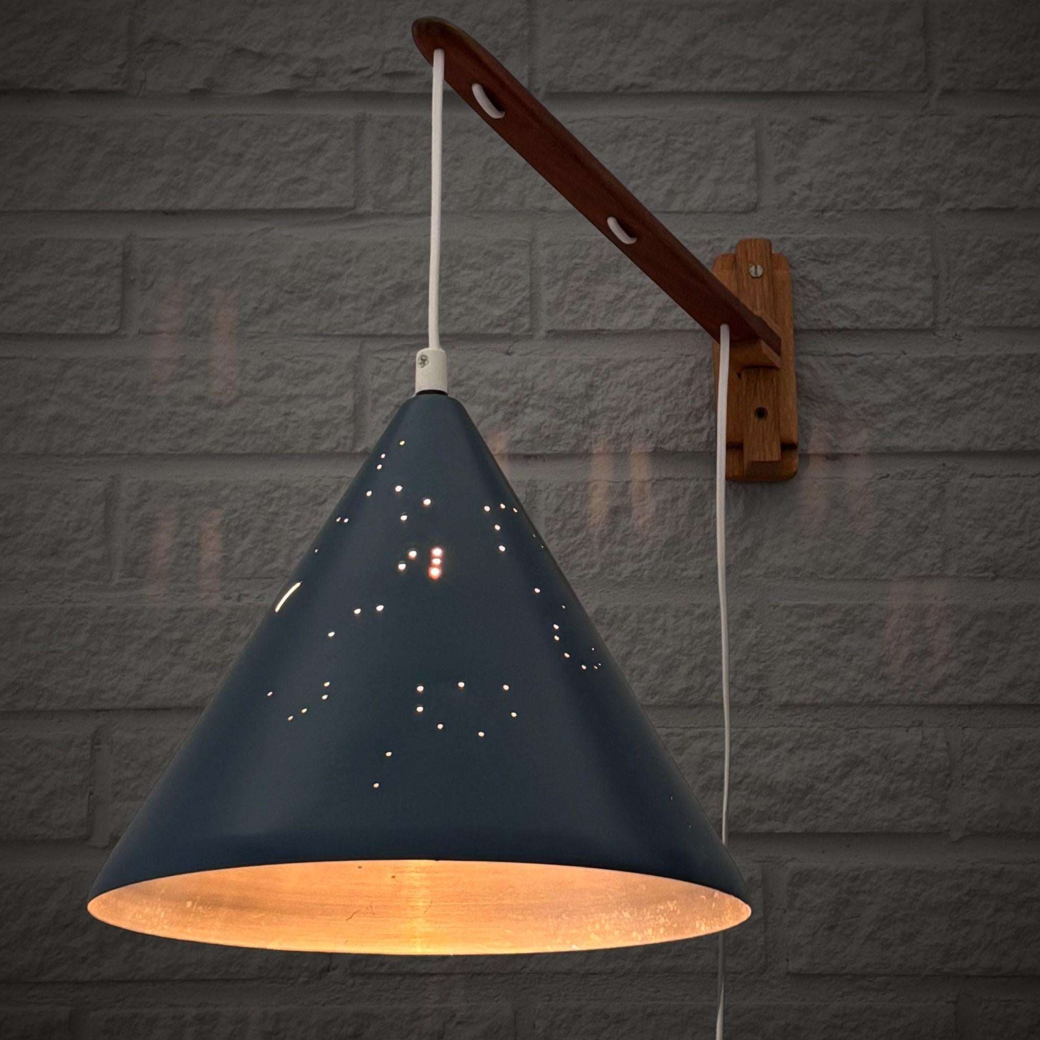 Lámpara de pared escandinava de mediados de siglo con constelaciones de estrellas, Suecia, años 50 Escandinavo moderno en venta