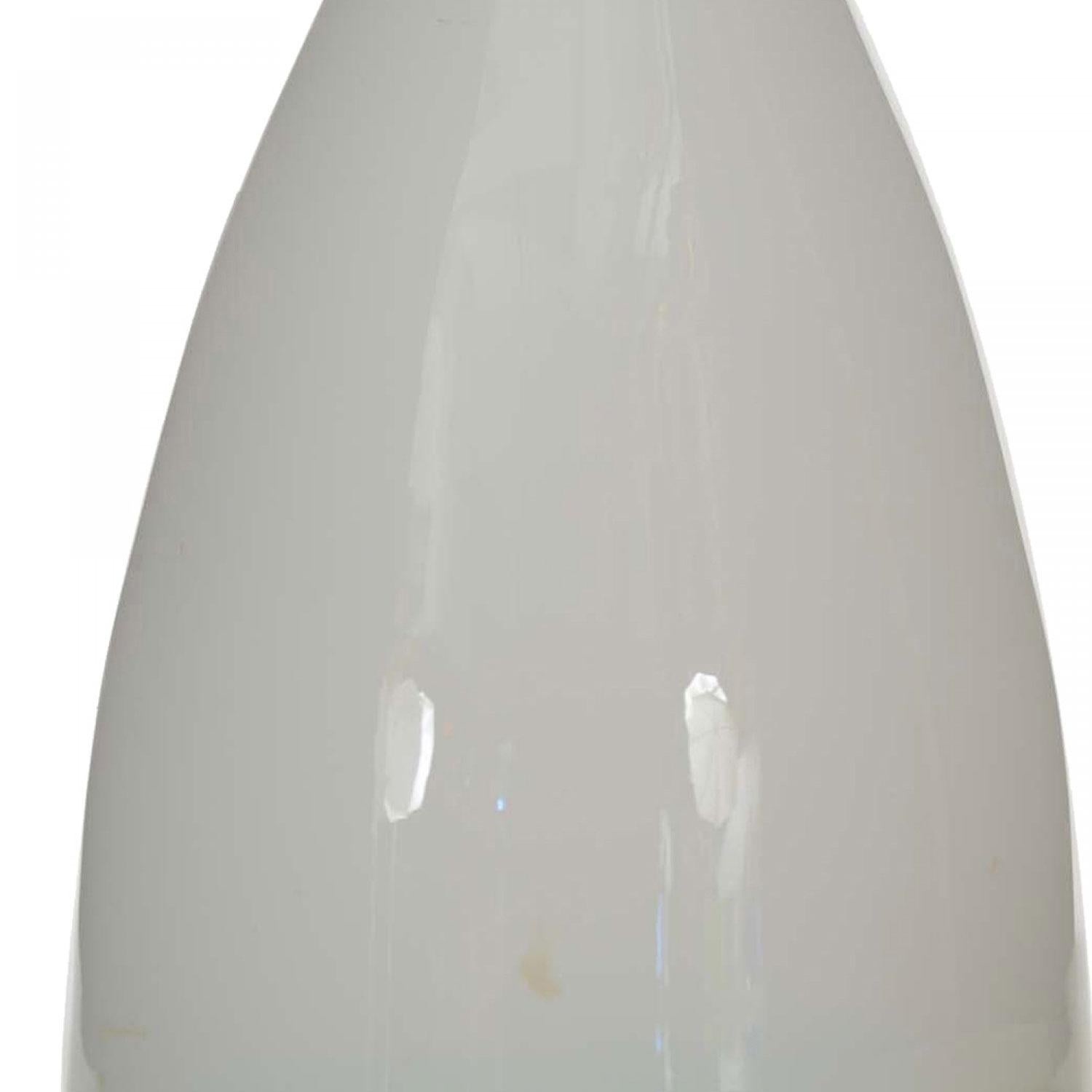 Moderno Vaso a bocciolo in vetro bianco scandinavo di metà secolo in vendita