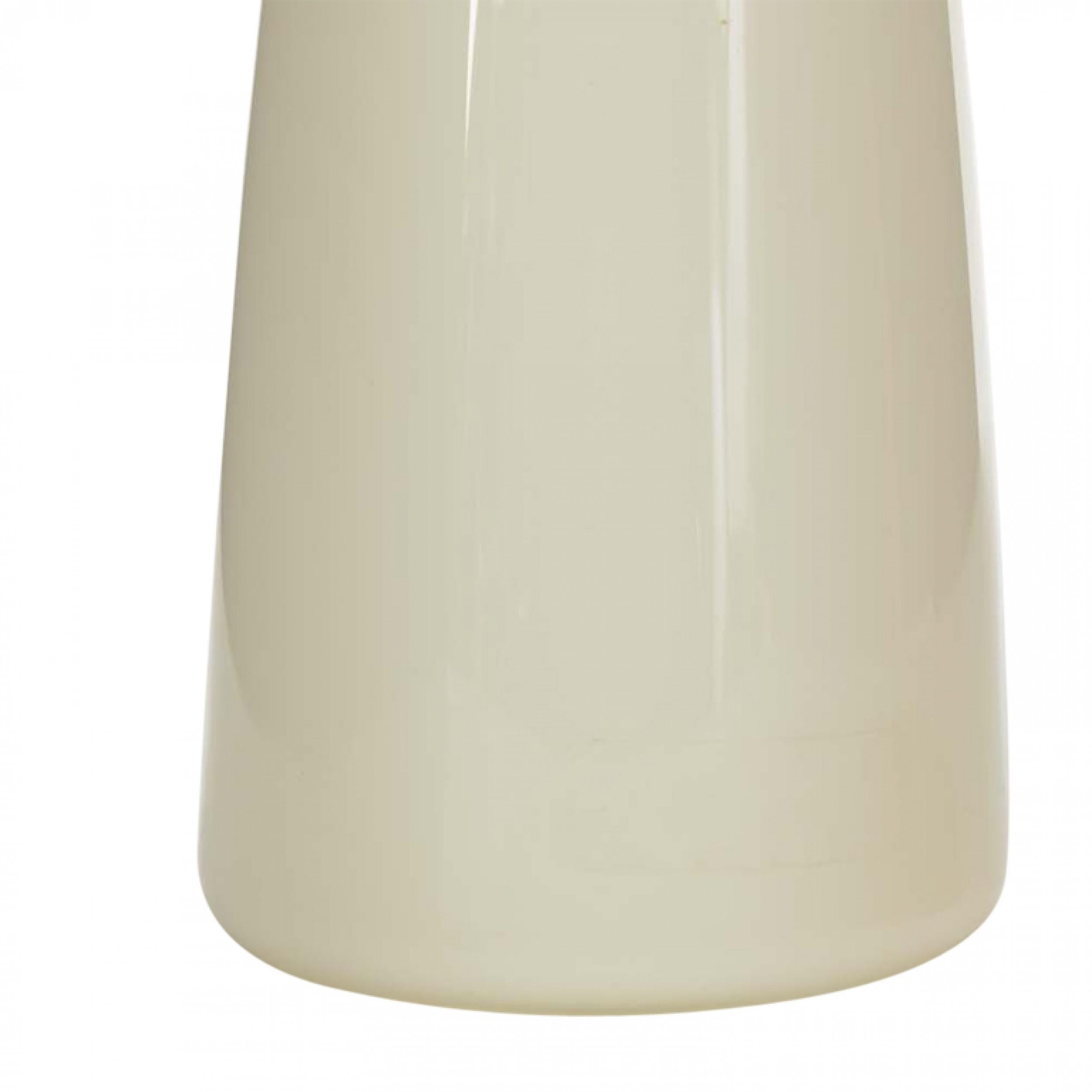 Mid-Century moderno Vaso a bocciolo in vetro bianco scandinavo di metà secolo in vendita