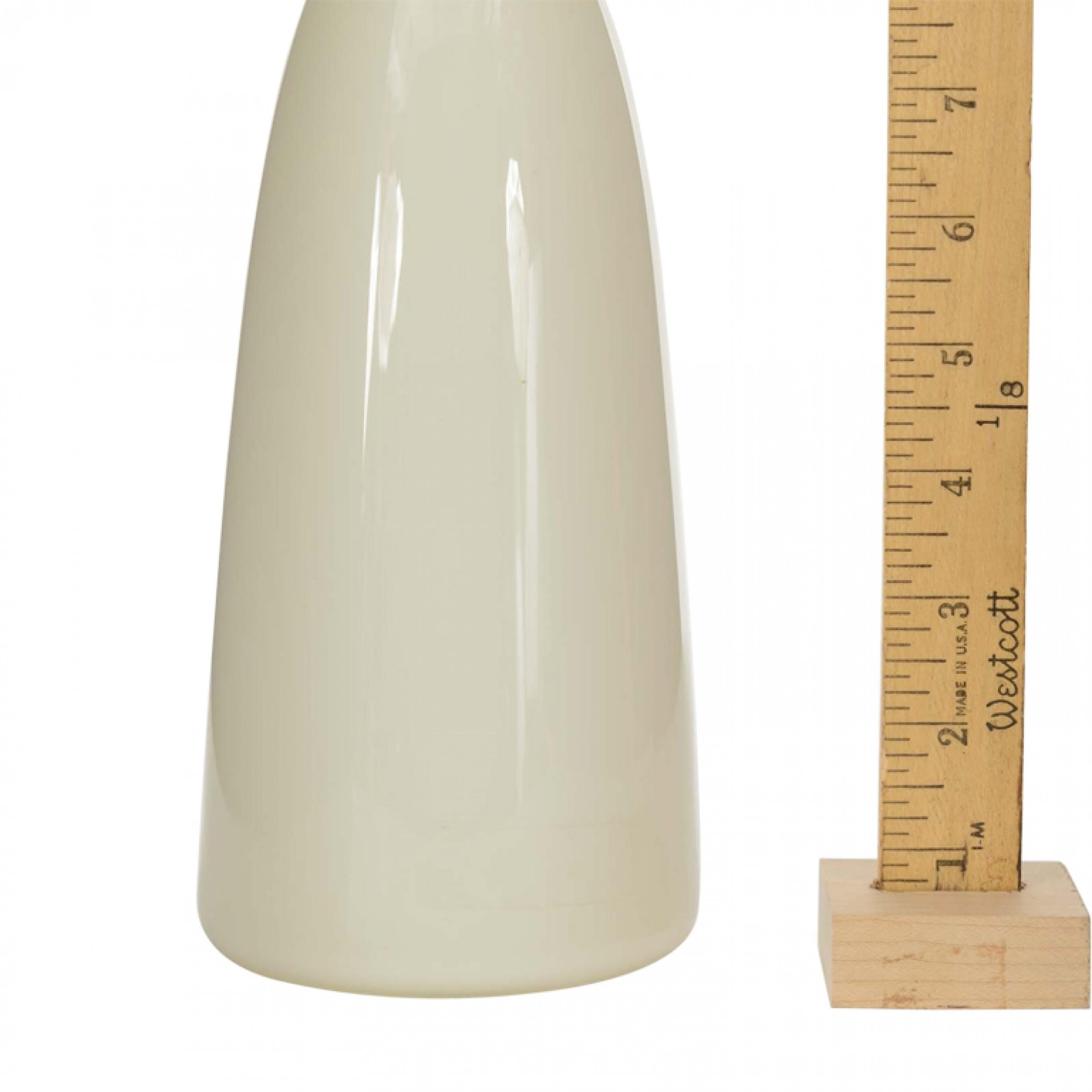 Fatto a mano Vaso a bocciolo in vetro bianco scandinavo di metà secolo in vendita