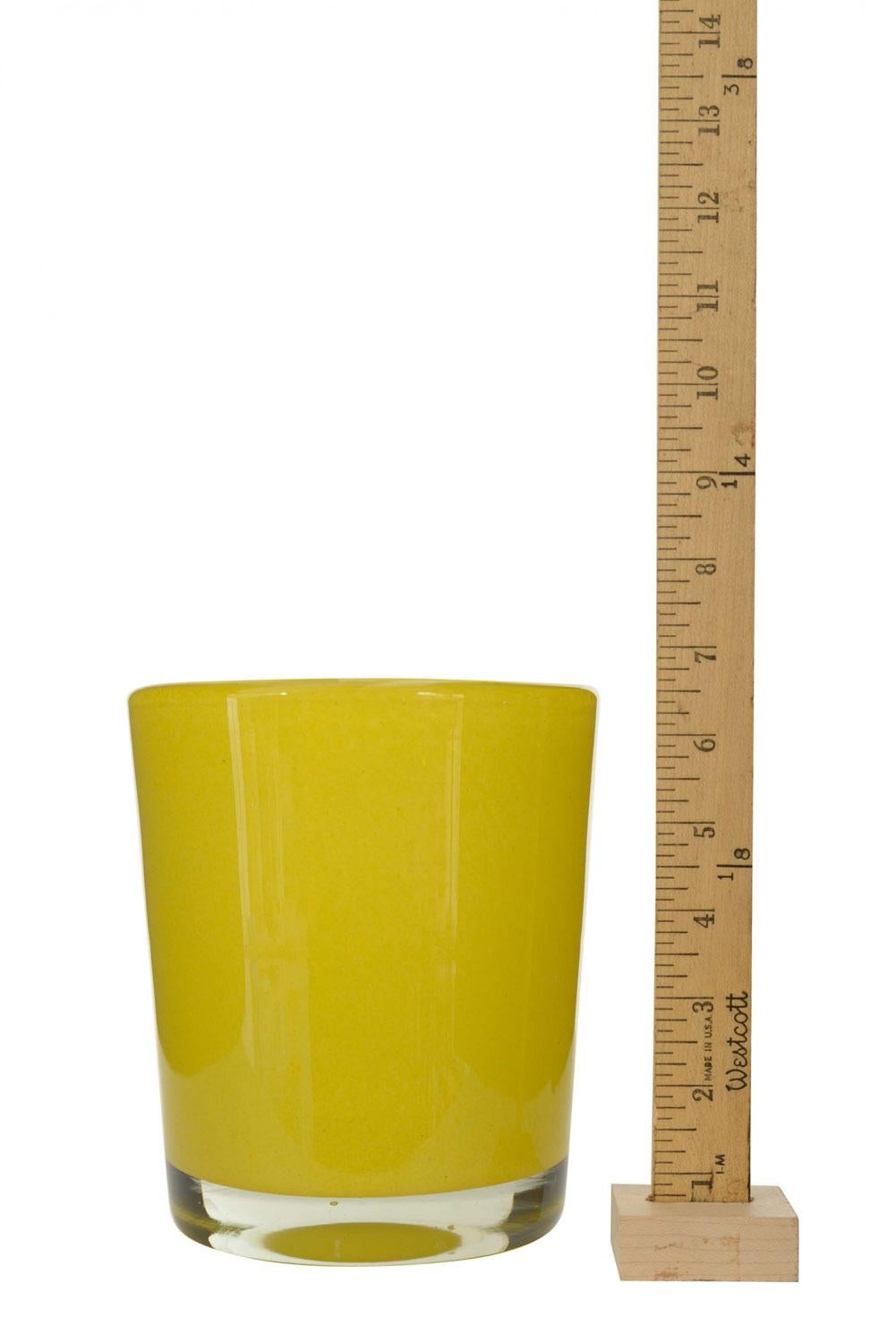 Vaso scandinavo di metà secolo in vetro giallo con design rotondo e basso