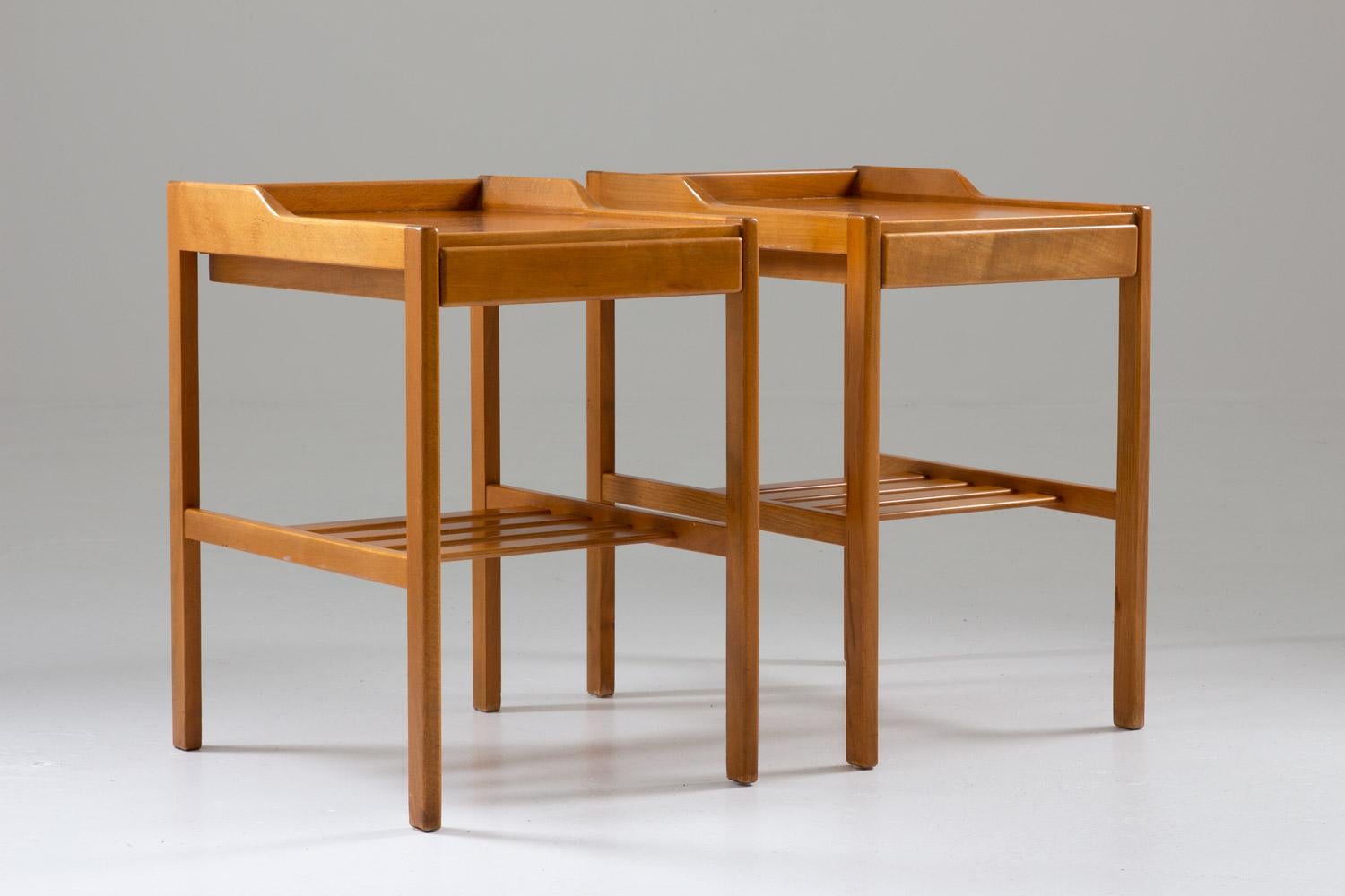 A pair of bedside tables model 3-156 by Bertil Fridhagen for Bodafors, 1960s.
These bedside tables show a very minimalistic design with great details. It is made of beech and teak, which contrast beautifully.
Condition: Good/very good original