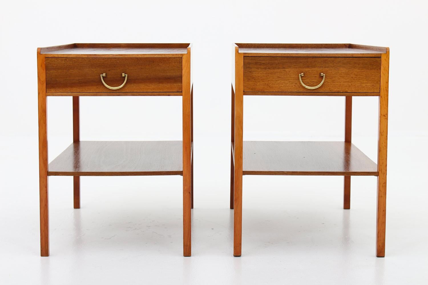 A pair of bedside tables in mahogany, model 914 by Josef Frank for Svenskt Tenn, 1950s.
These bedside tables show a very minimal design with great details. 
Condition: Very good restored condition.