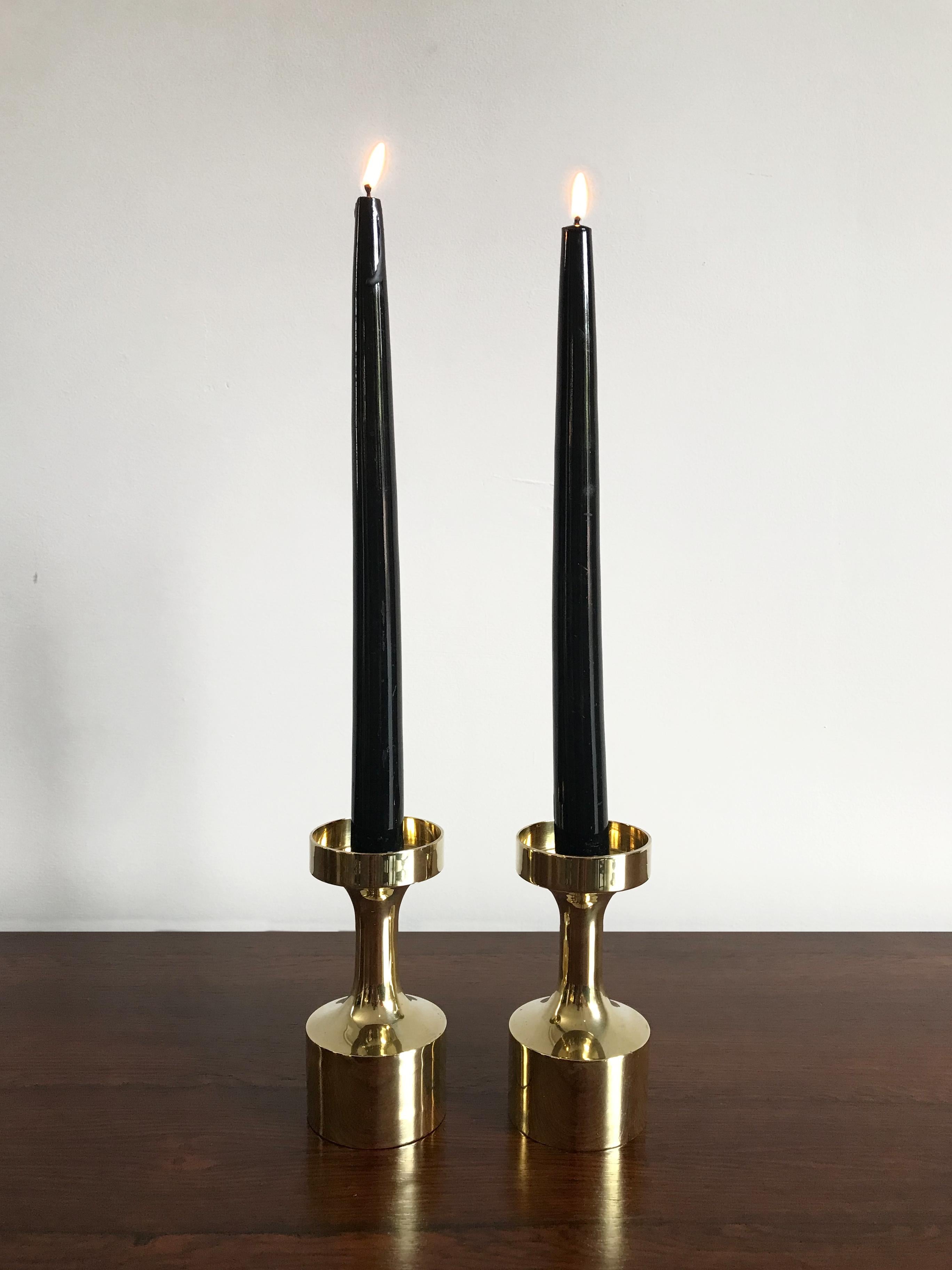 Set of two Scandinavian midcentury modern design brass candleholders, Denmark circa 1950s.
Please note that the items are original of the period and this shows normal signs of age and use.