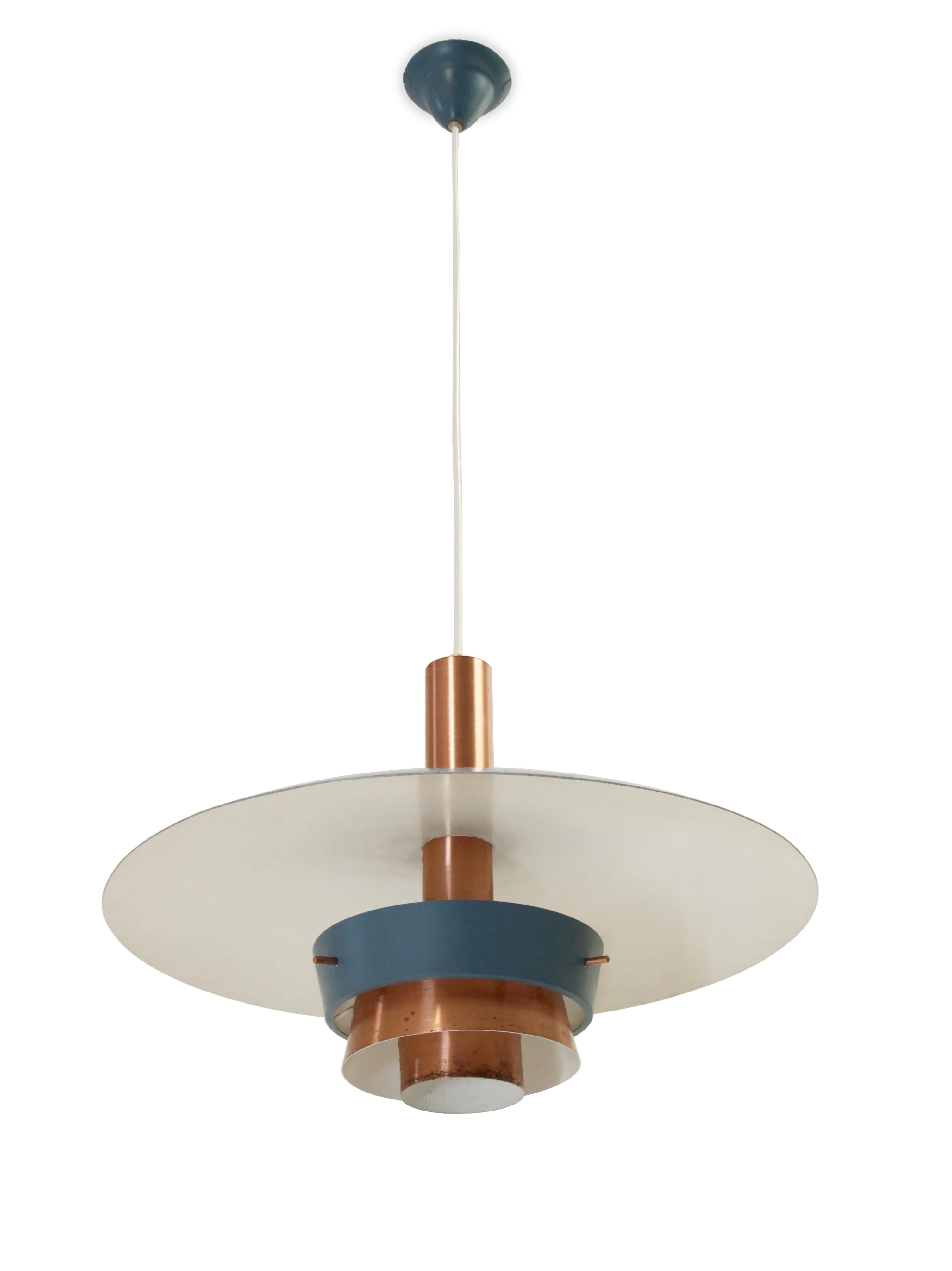 Decorative and sculptural ceiling lamp in copper and painted aluminum. Designed and made in Norway by T. Røste & Company from circa 1960s first half. The lamp is fully working and in very good vintage condition.