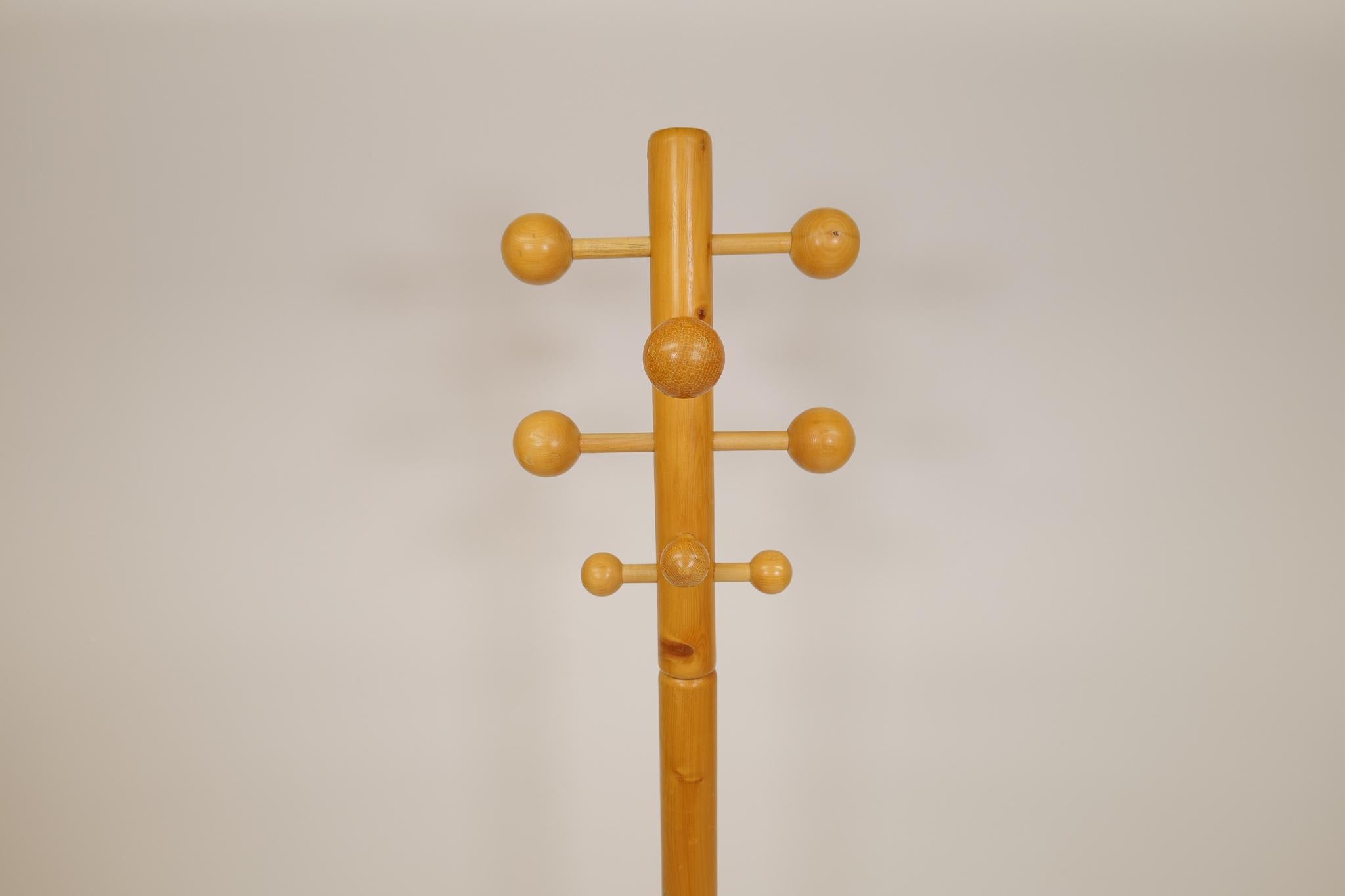 Scandinavian Midcentury Coat Rack in Pine, 1970s 4