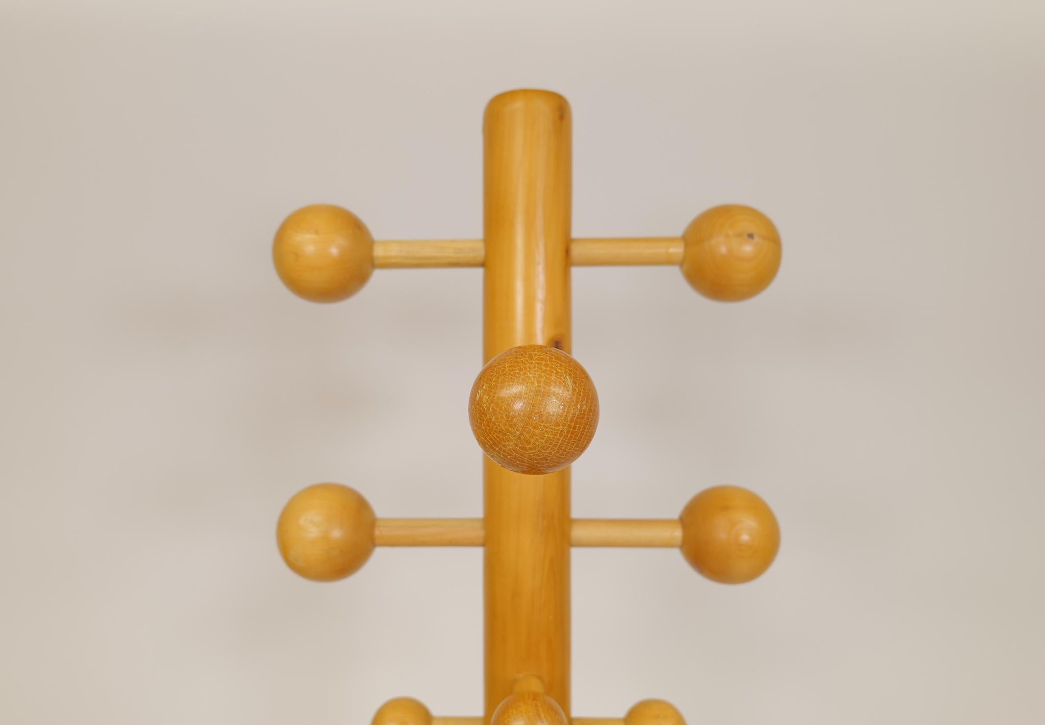 Scandinavian Midcentury Coat Rack in Pine, 1970s In Good Condition In Hillringsberg, SE