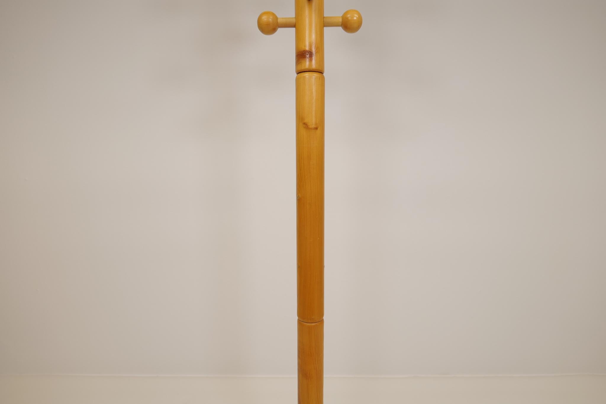 Scandinavian Midcentury Coat Rack in Pine, 1970s 1