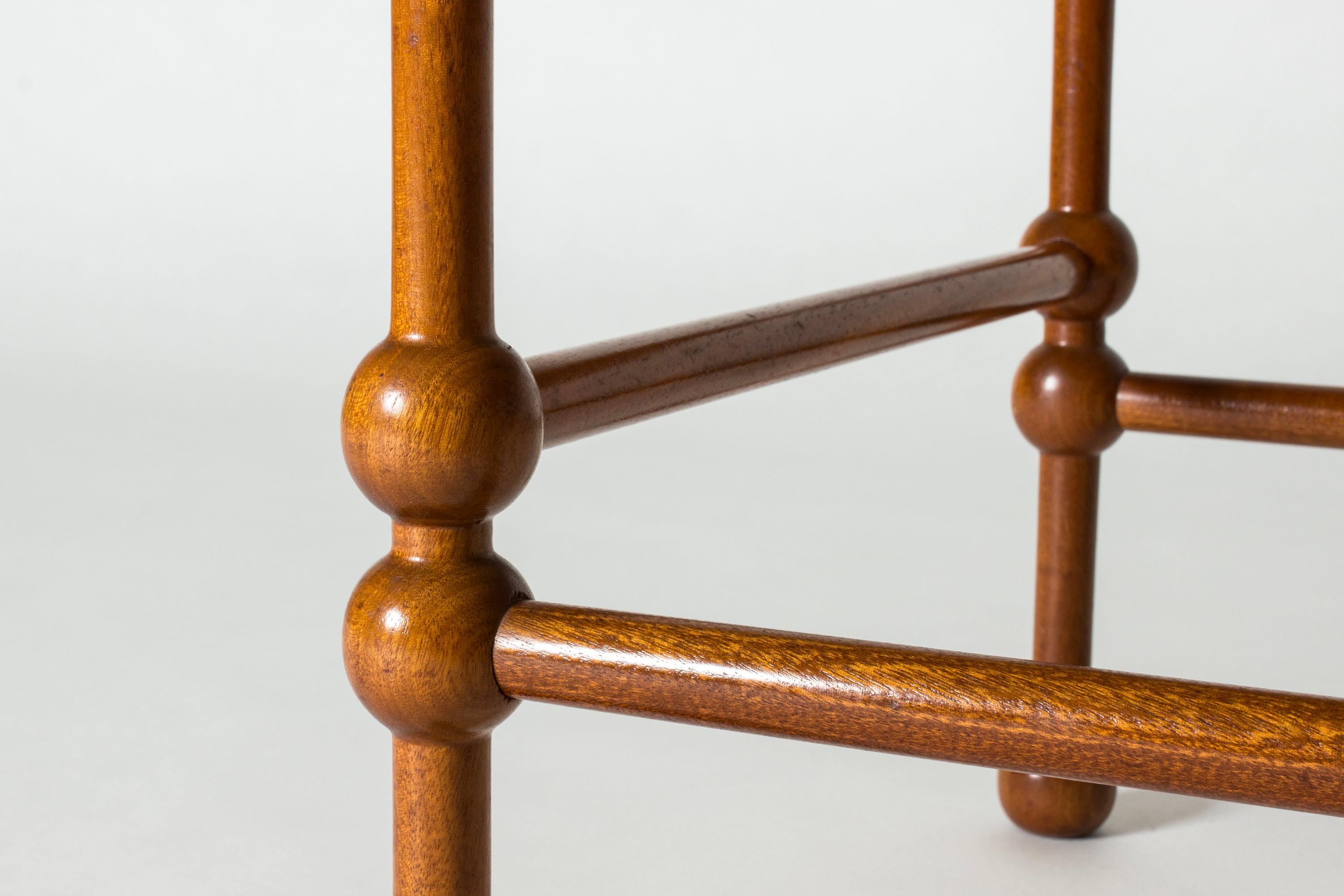 Suédois Table basse scandinave du milieu du siècle par Josef Frank, Svenskt Tenn, Suède, années 1950 en vente