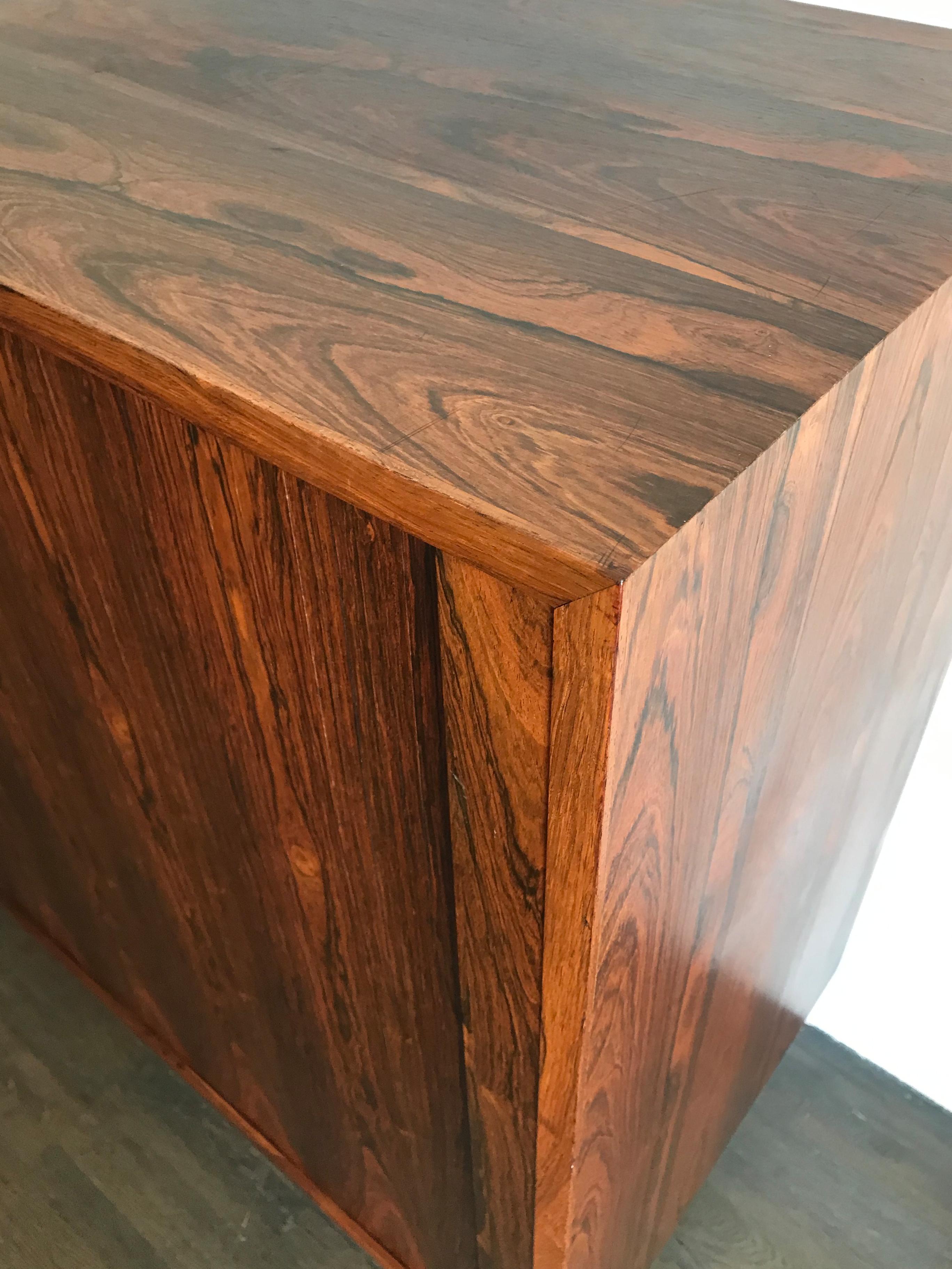 Skandinavische Kommode aus dunklem Holz aus der Mitte des Jahrhunderts, Dänemark 1960er Jahre im Angebot 5