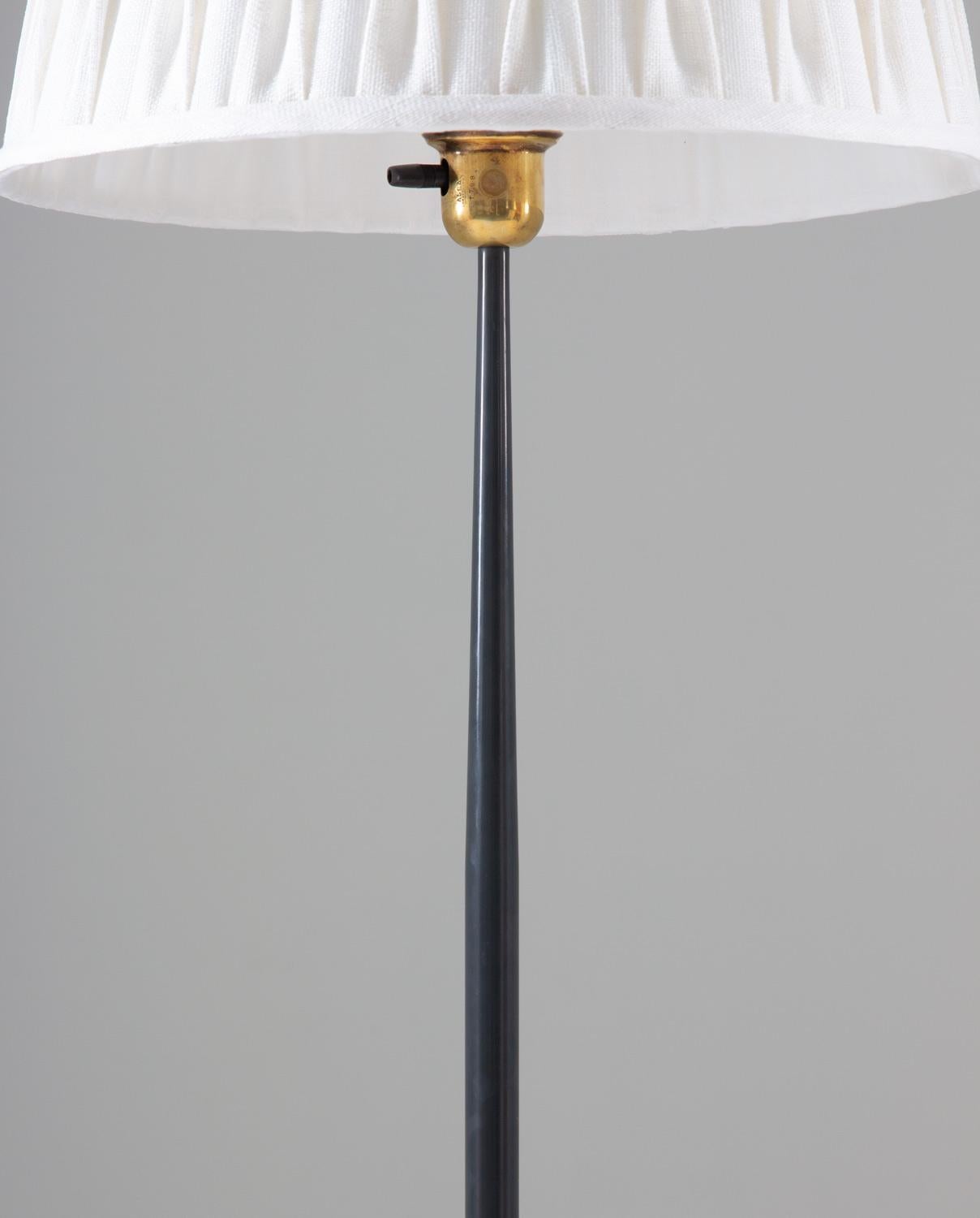 Skandinavische Stehlampe aus der Mitte des Jahrhunderts von ASEA, Schweden (Skandinavische Moderne) im Angebot