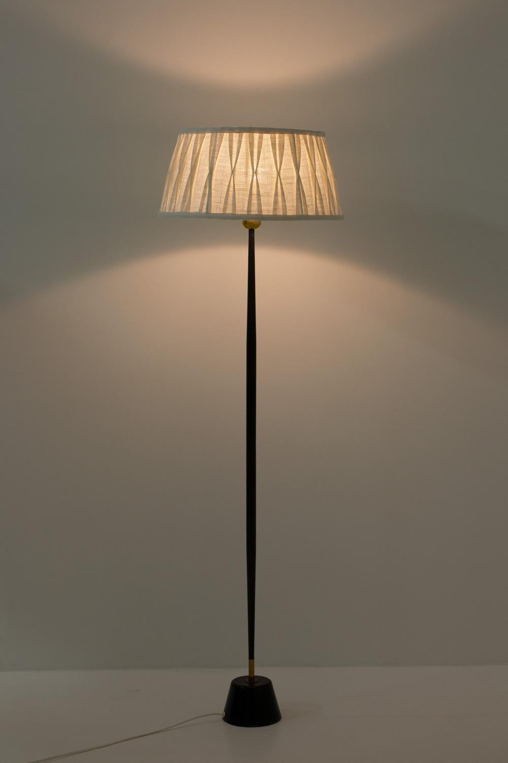 Ottone Lampada da terra scandinava del Medioevo di ASEA, Svezia in vendita