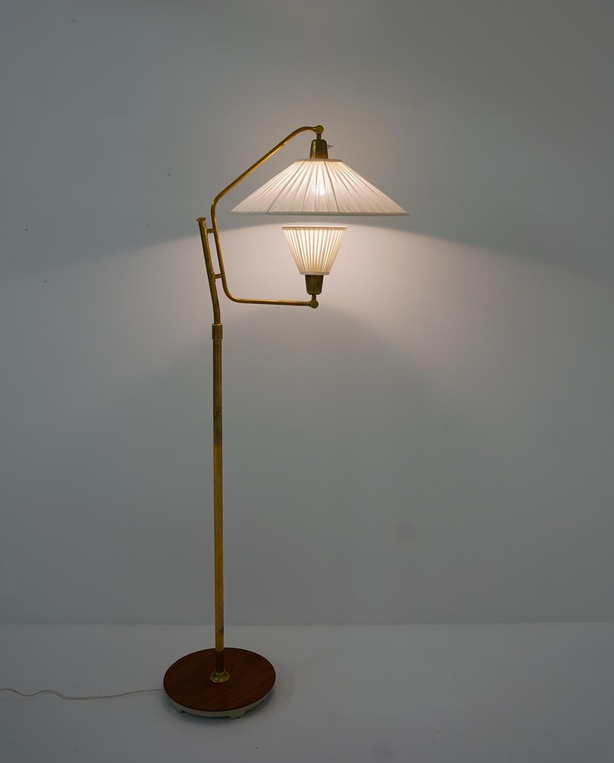 Scandinavian Midcentury Floor Lamp by Bertil Brisborg for NK For Sale 5