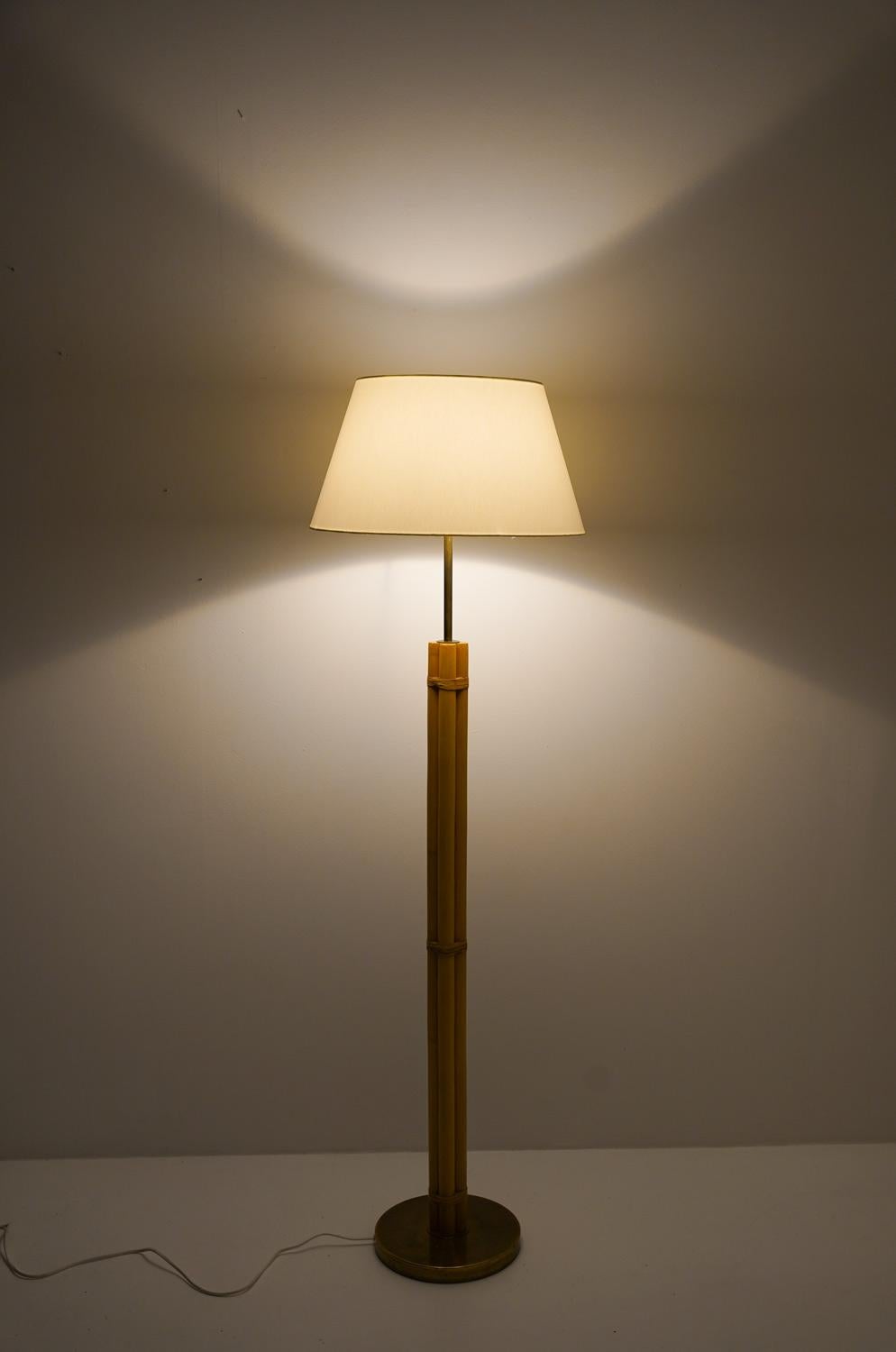 Scandinavian Midcentury Floor Lamp in Brass and Bamboo by Bergboms, Sweden For Sale 1