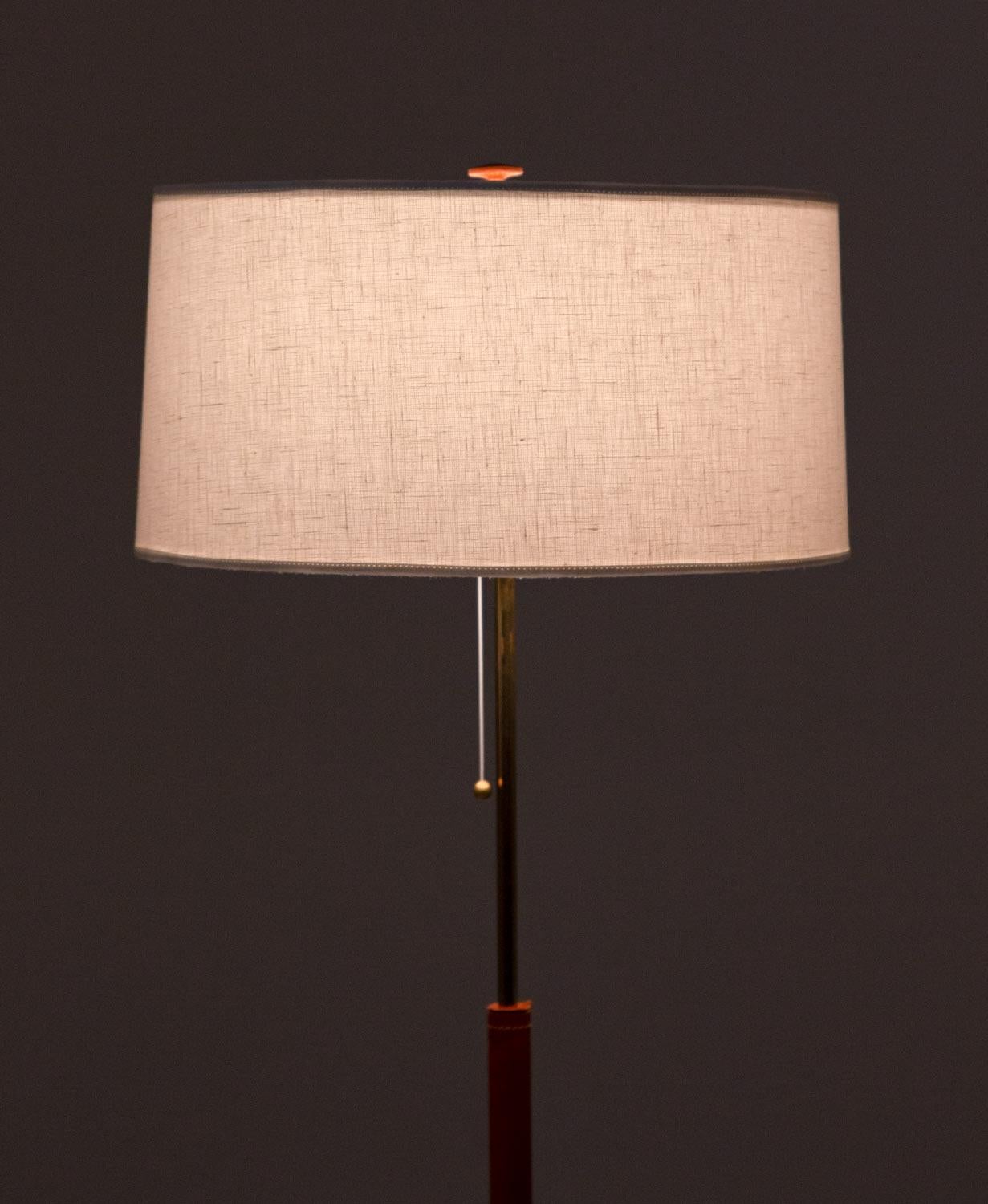 Scandinavian Midcentury Floor Lamp in Brass and Leather by Bergboms, Sweden In Good Condition For Sale In Karlstad, SE
