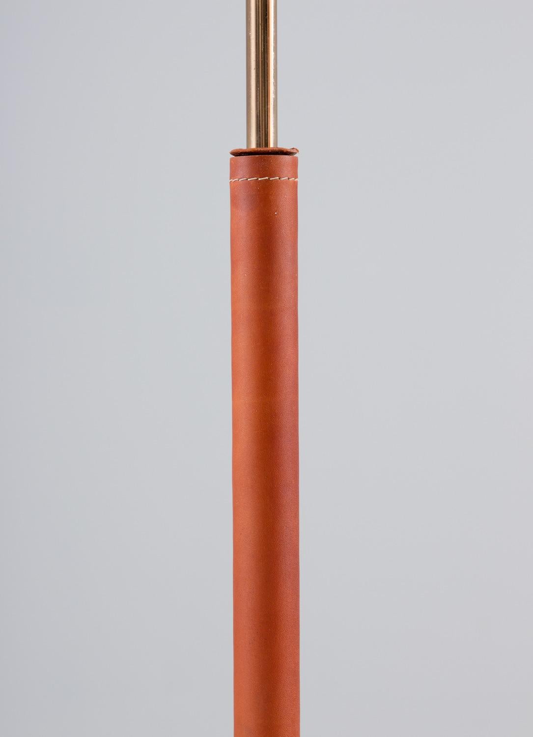 Lampada da terra scandinava del Medioevo in ottone e pelle di Bergboms, Svezia in vendita 1