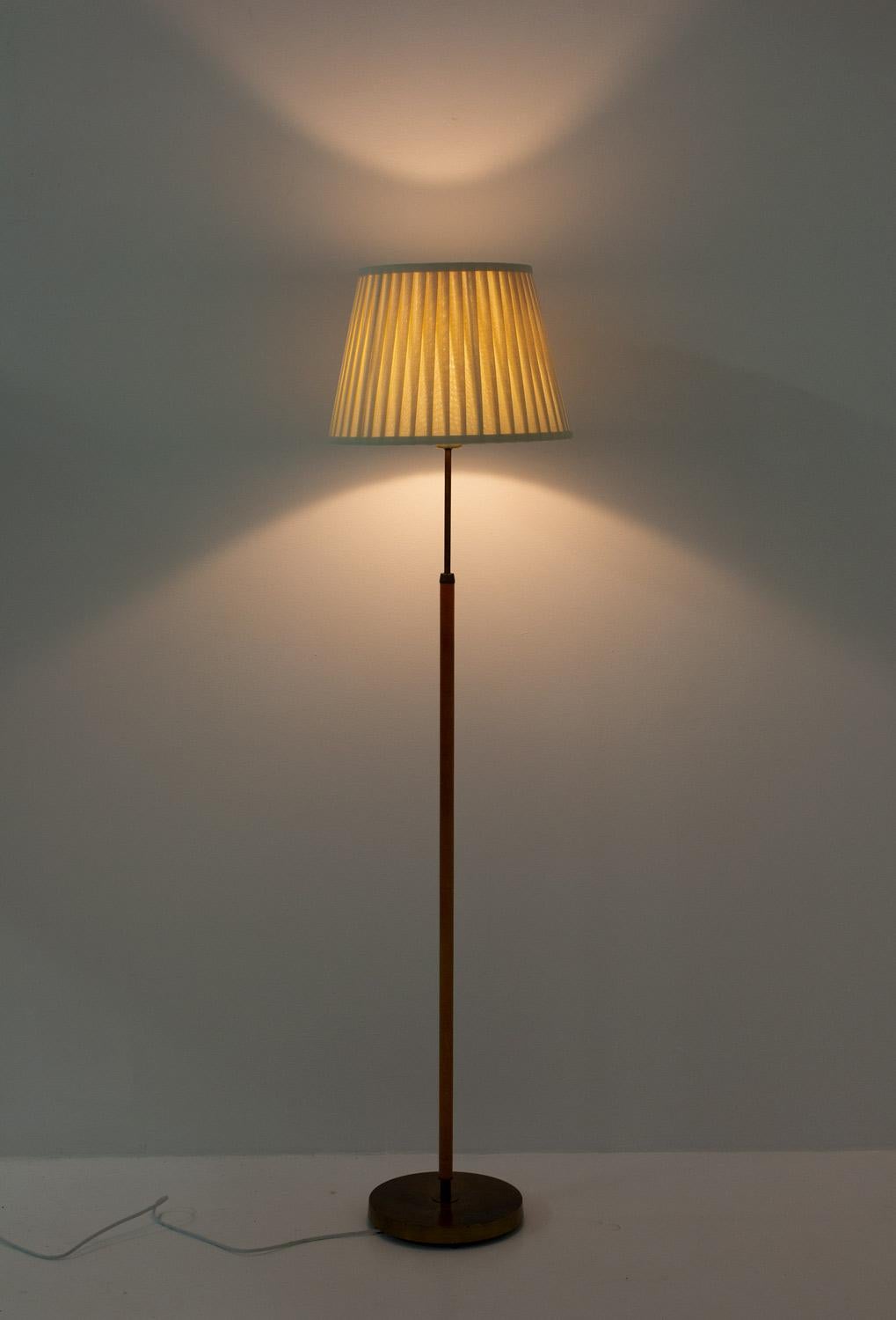 Scandinavian Midcentury Floor Lamp in Brass and Leather by Falkenbergs, Sweden In Good Condition In Karlstad, SE