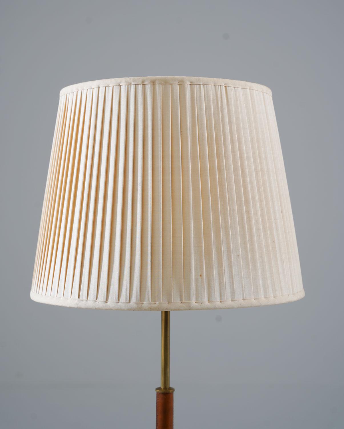 Scandinavian Modern Scandinavian Midcentury Floor Lamp in Brass and Leather For Sale